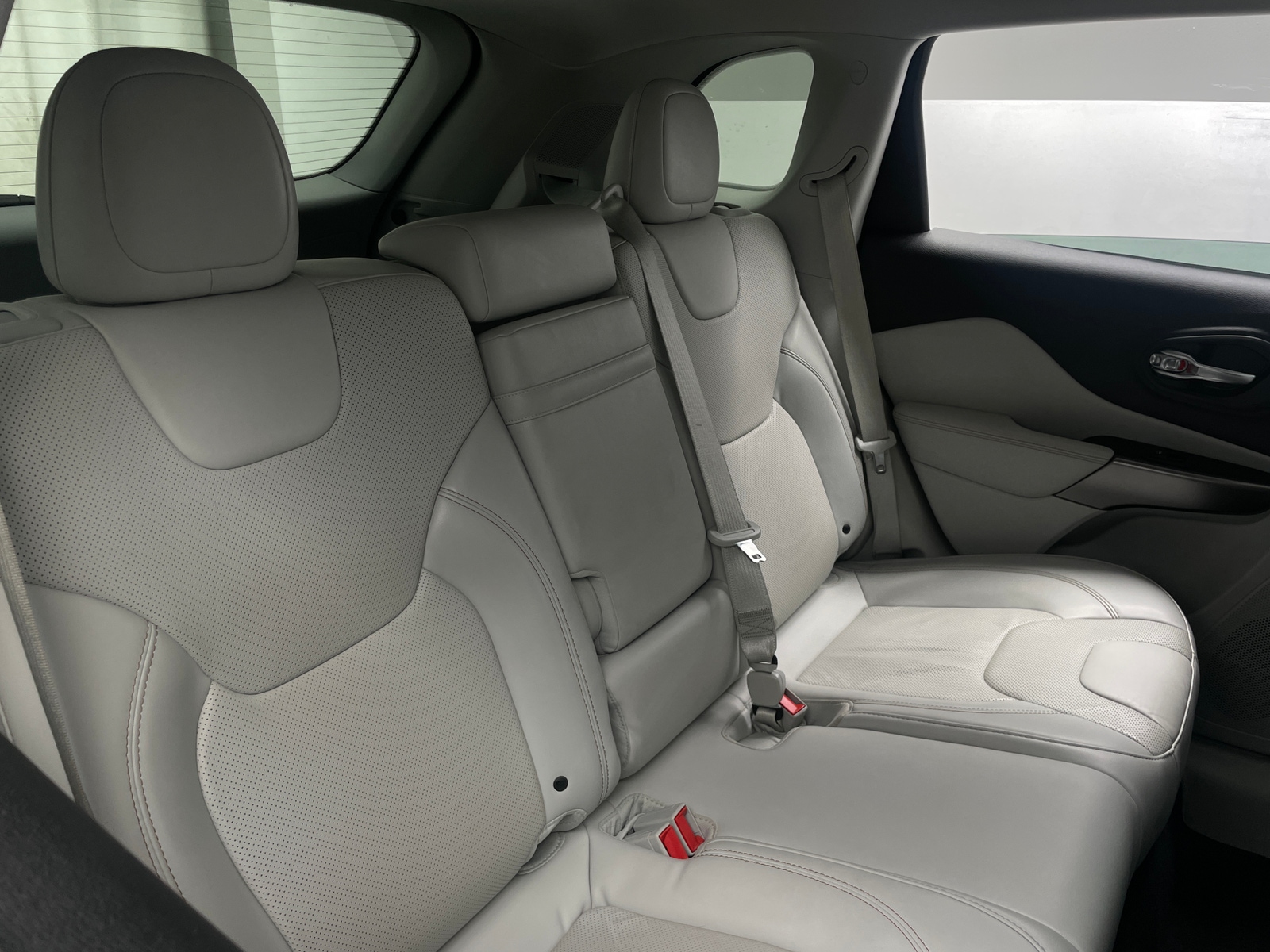 Thumbnail: 2019 Jeep Cherokee - 6
