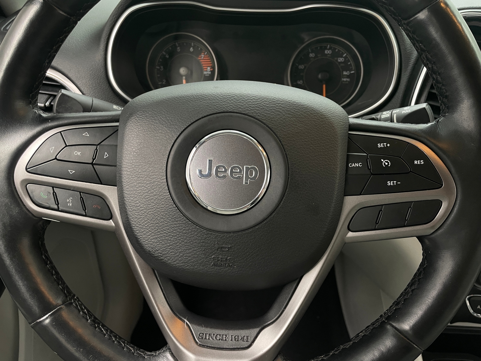 Thumbnail: 2019 Jeep Cherokee - 5