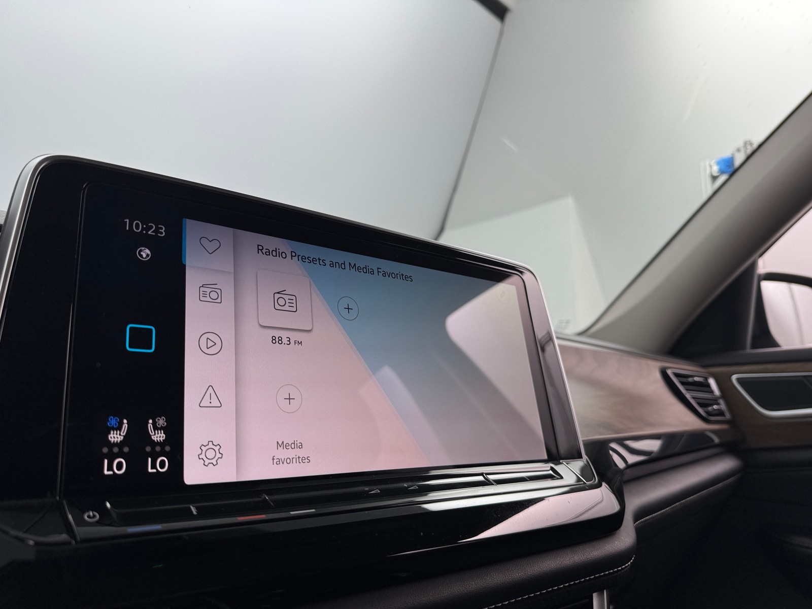 Thumbnail: 2024 Volkswagen Atlas - 3