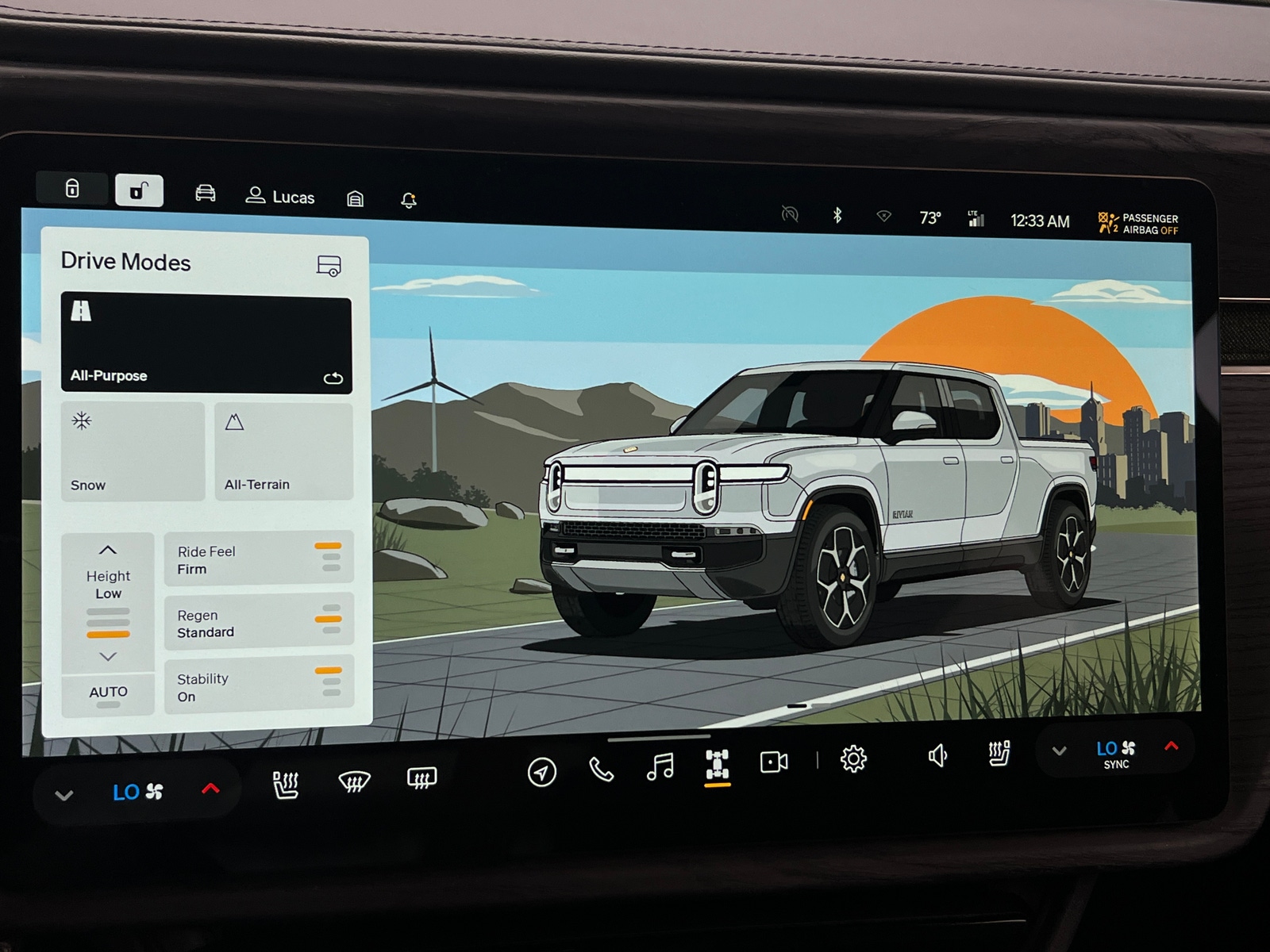 Thumbnail: 2024 Rivian R1T - 3