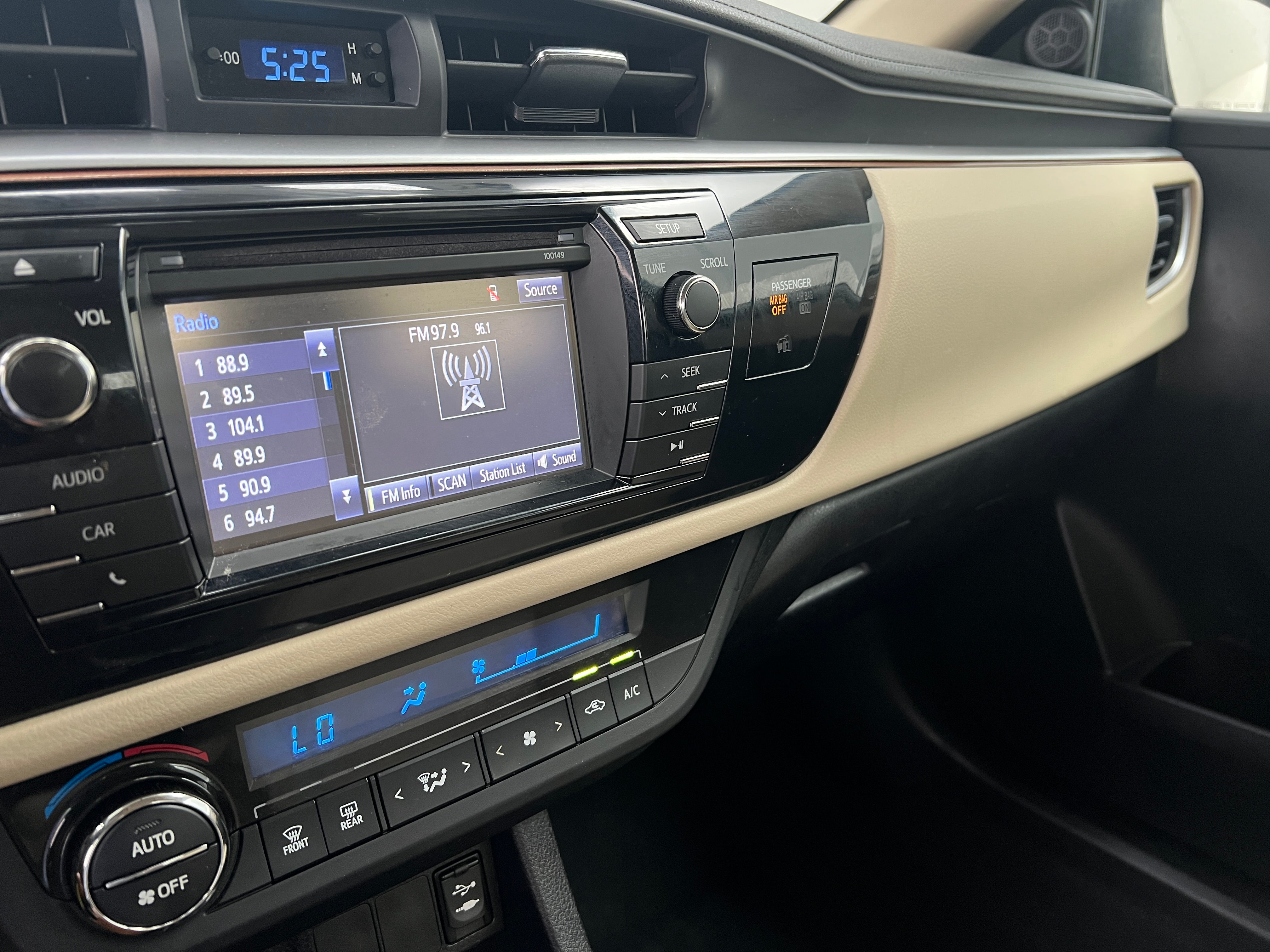 Thumbnail: 2014 Toyota Corolla - 4