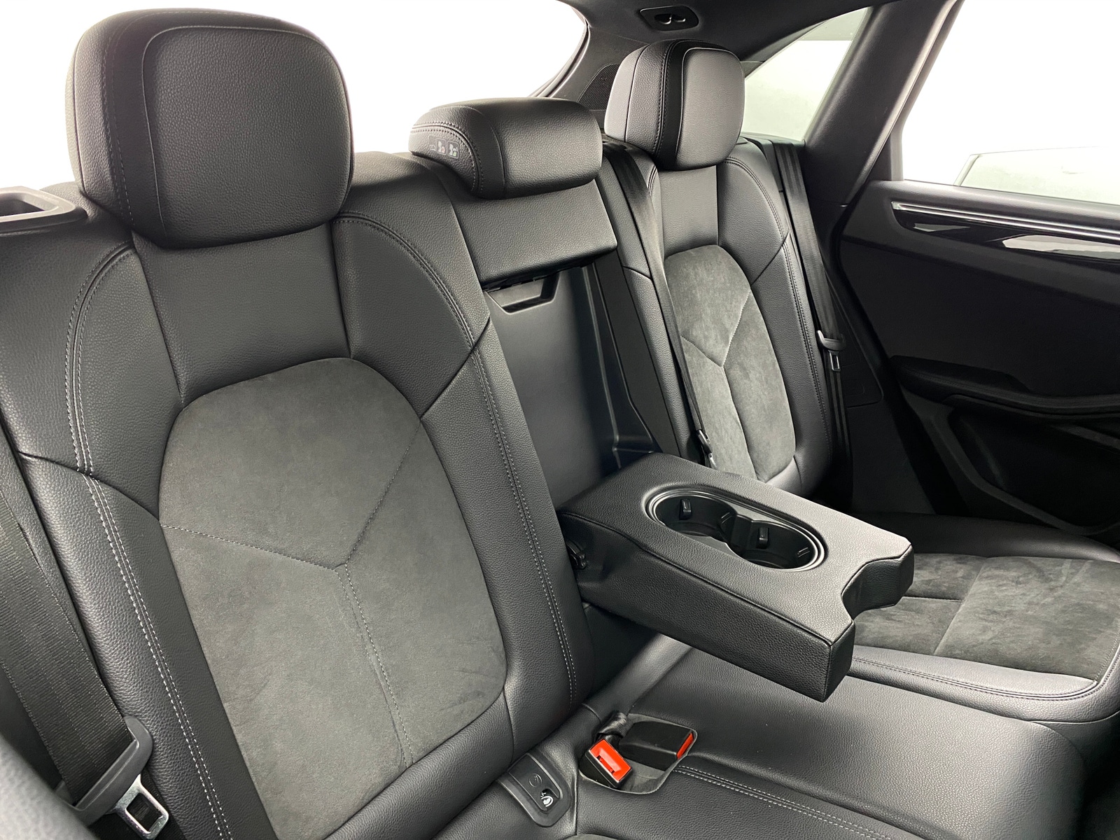 Thumbnail: 2018 Porsche Macan - 5