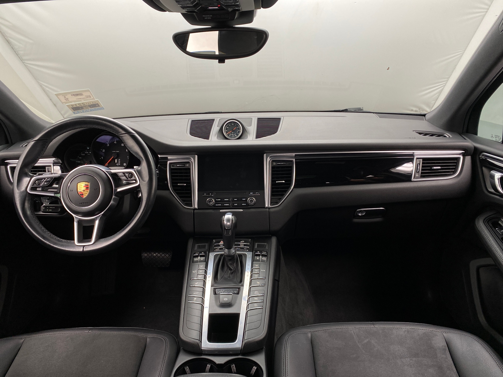 Thumbnail: 2018 Porsche Macan - 2