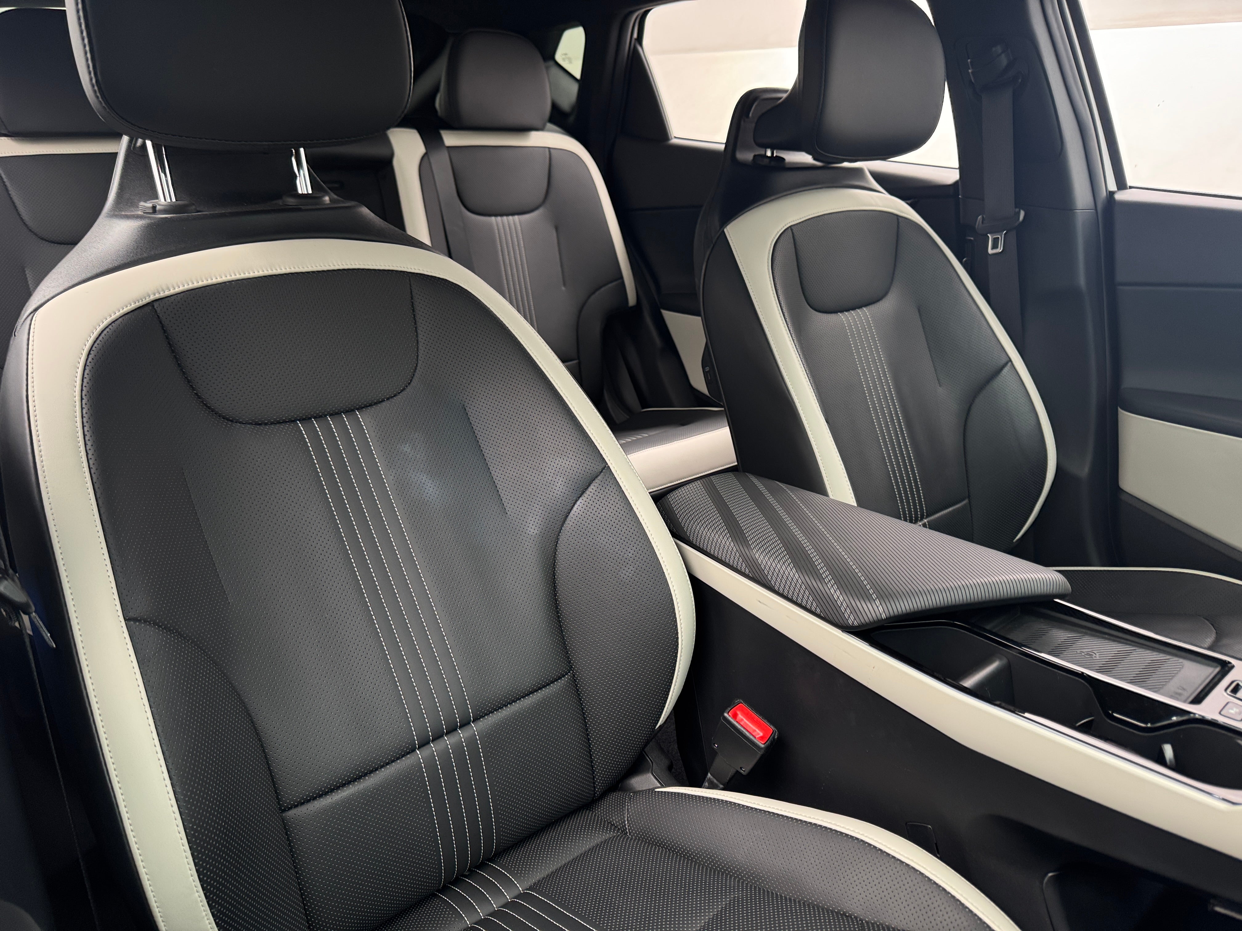 Thumbnail: 2022 Kia EV6 - 2
