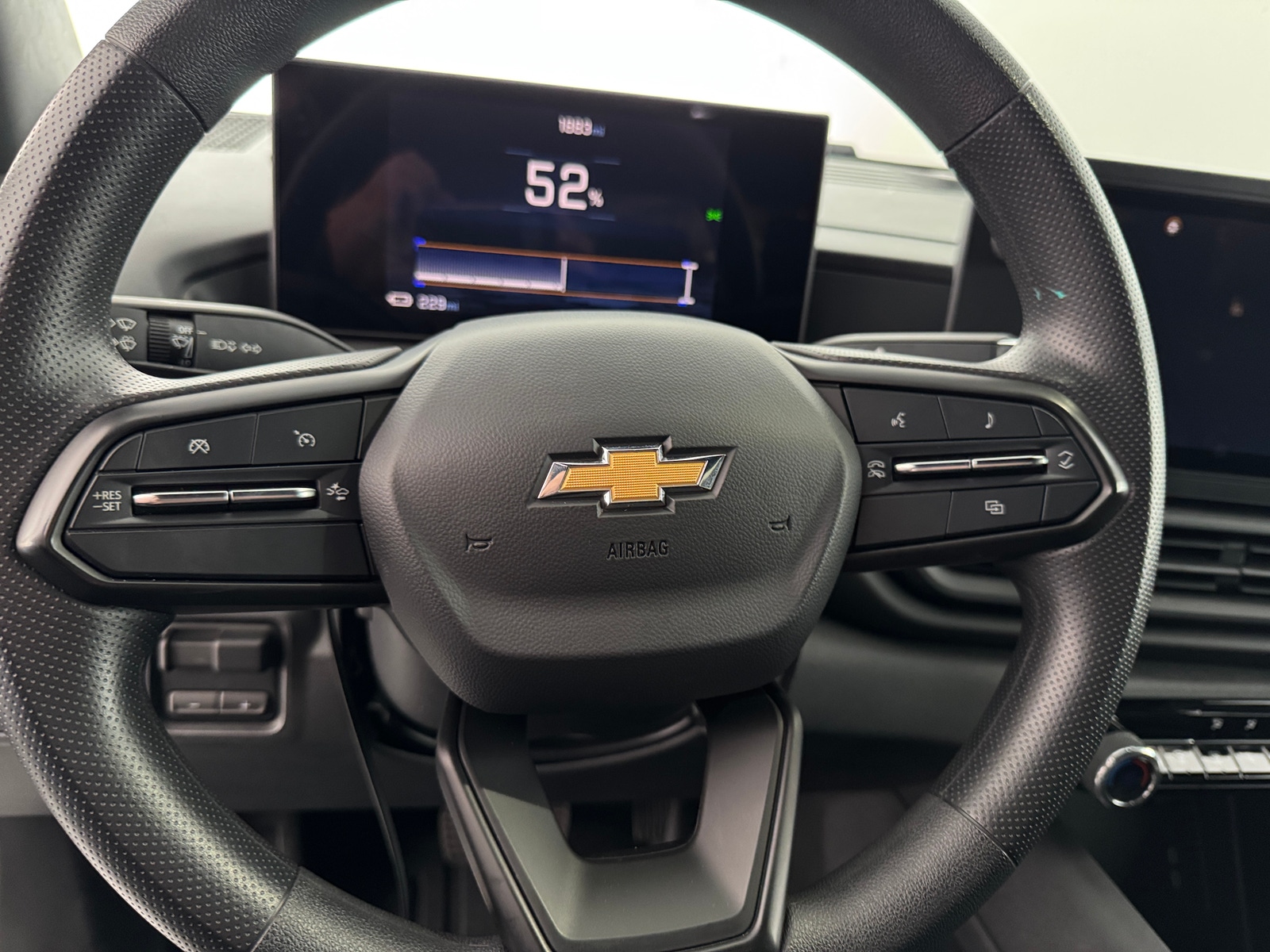 Thumbnail: 2024 Chevrolet Silverado EV - 5
