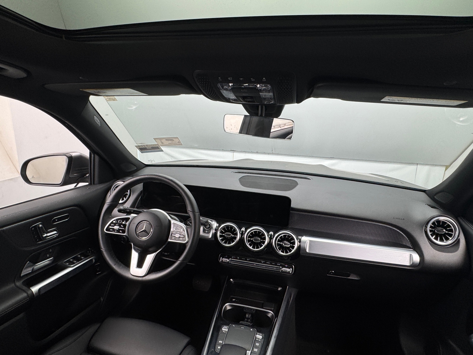 Thumbnail: 2022 Mercedes-Benz GLB - 2