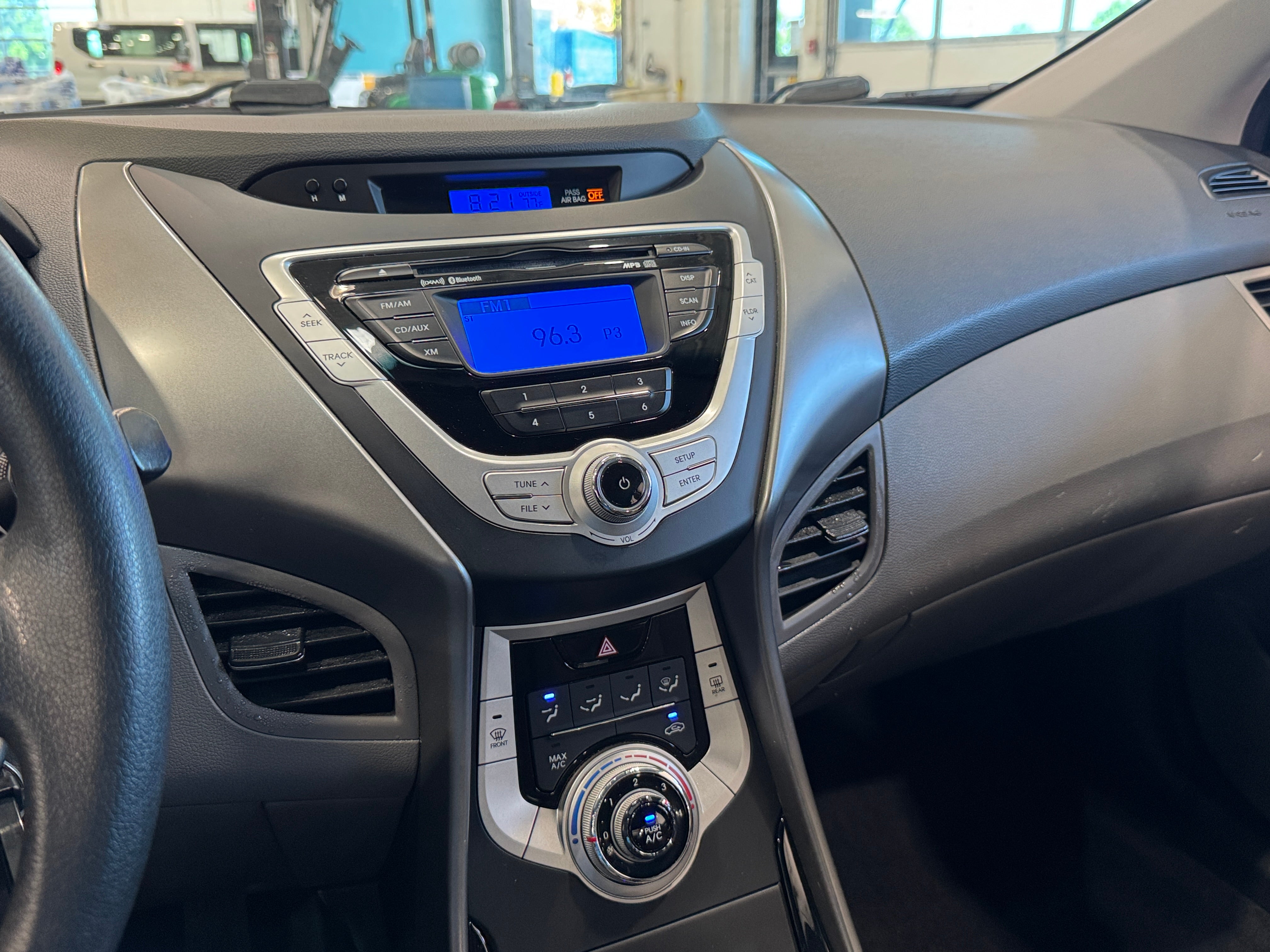 Thumbnail: 2012 Hyundai Elantra - 4