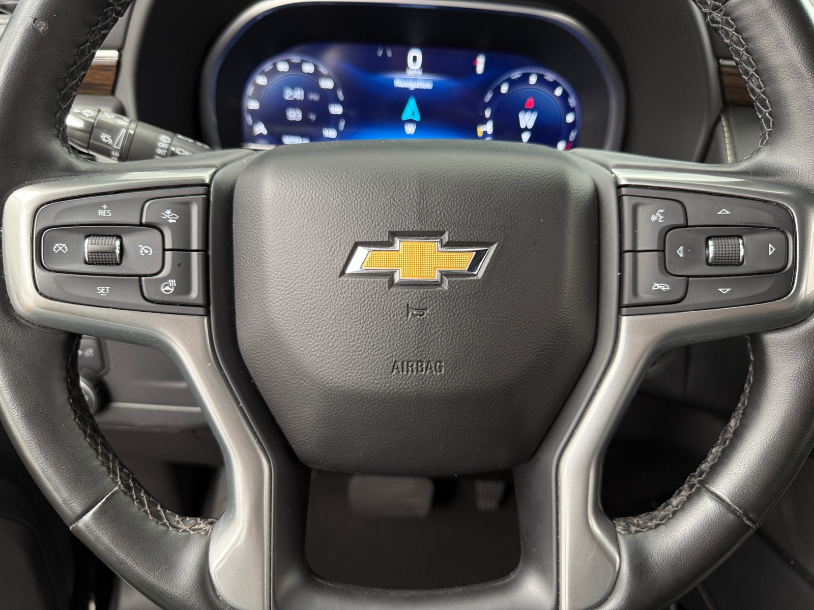 Thumbnail: 2023 Chevrolet Suburban - 4