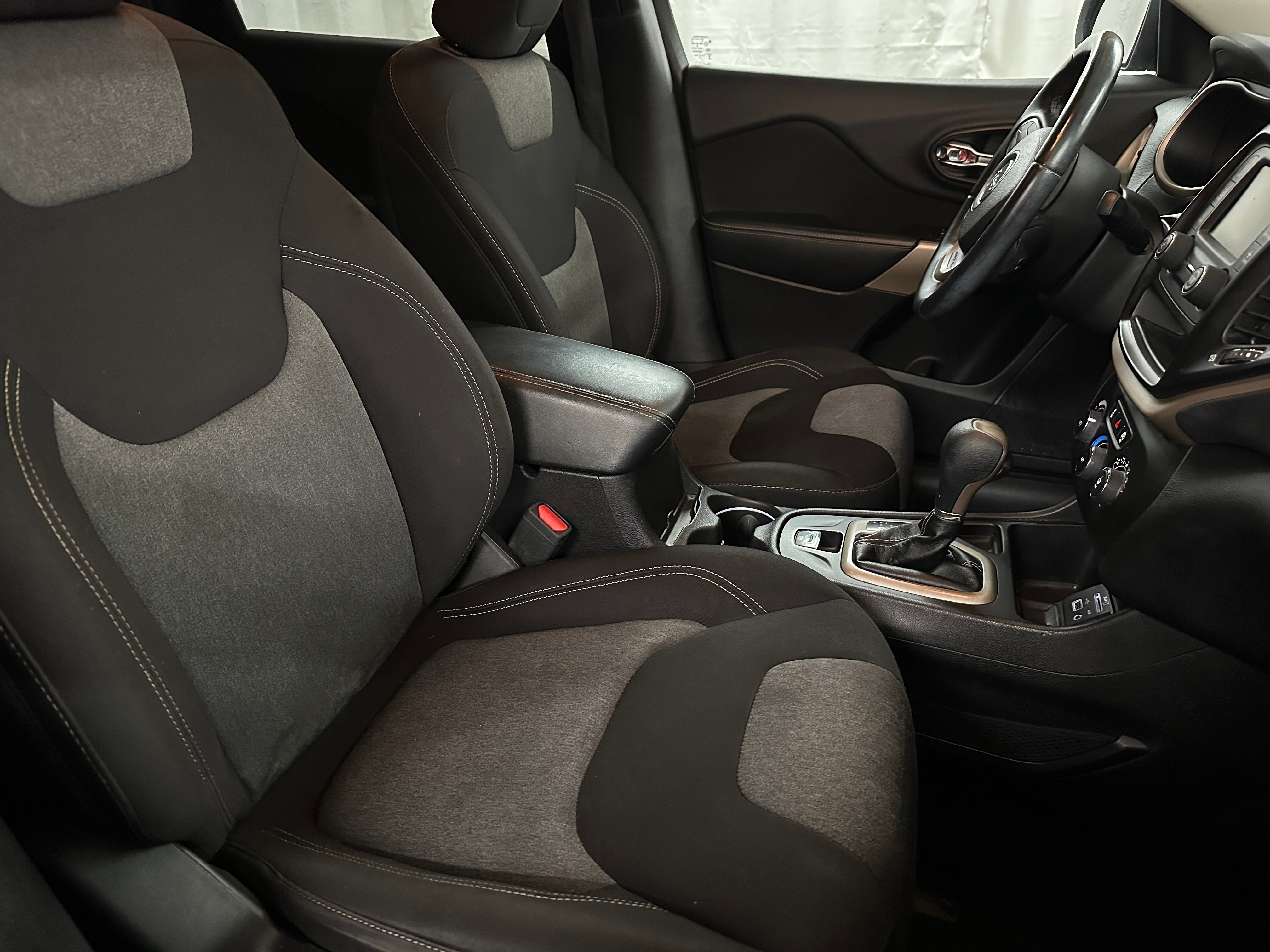 Thumbnail: 2018 Jeep Cherokee - 2