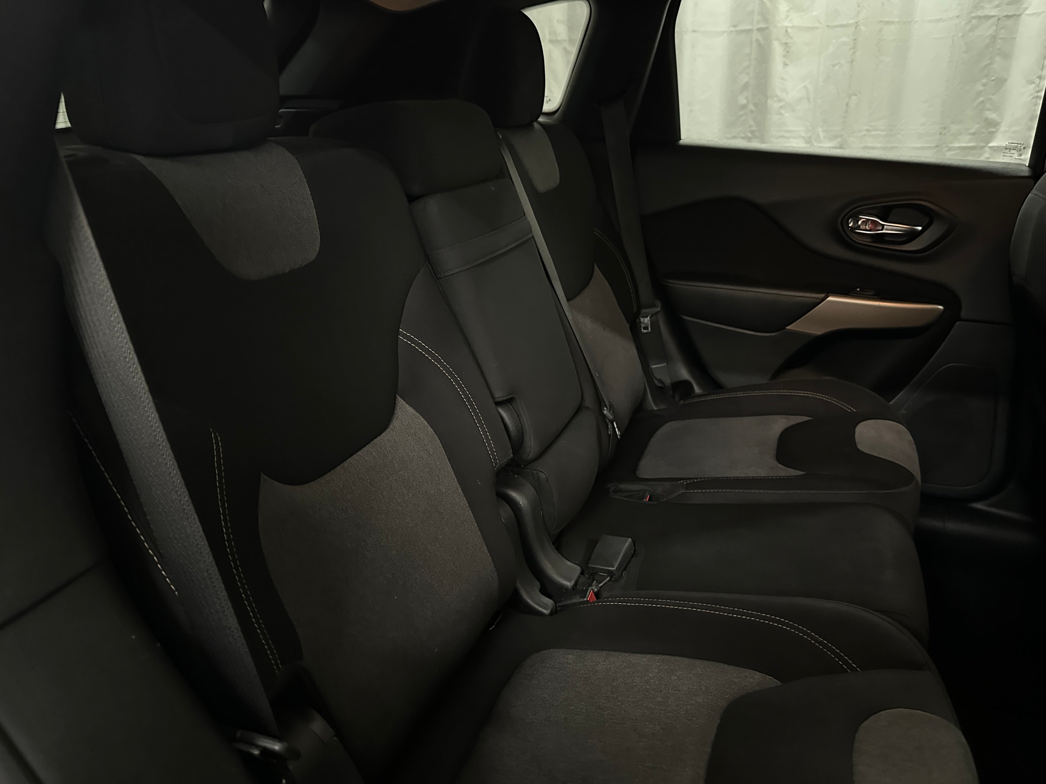 Thumbnail: 2018 Jeep Cherokee - 6