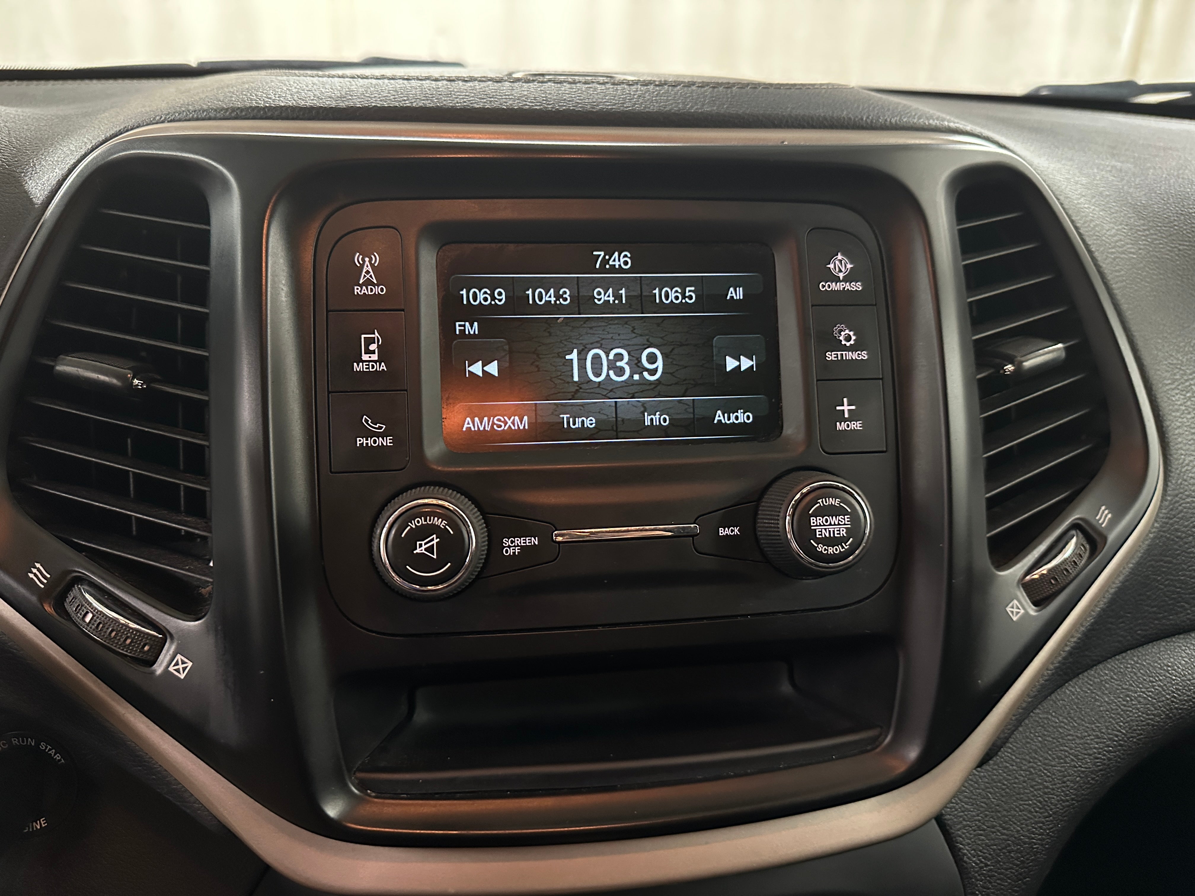 Thumbnail: 2018 Jeep Cherokee - 4