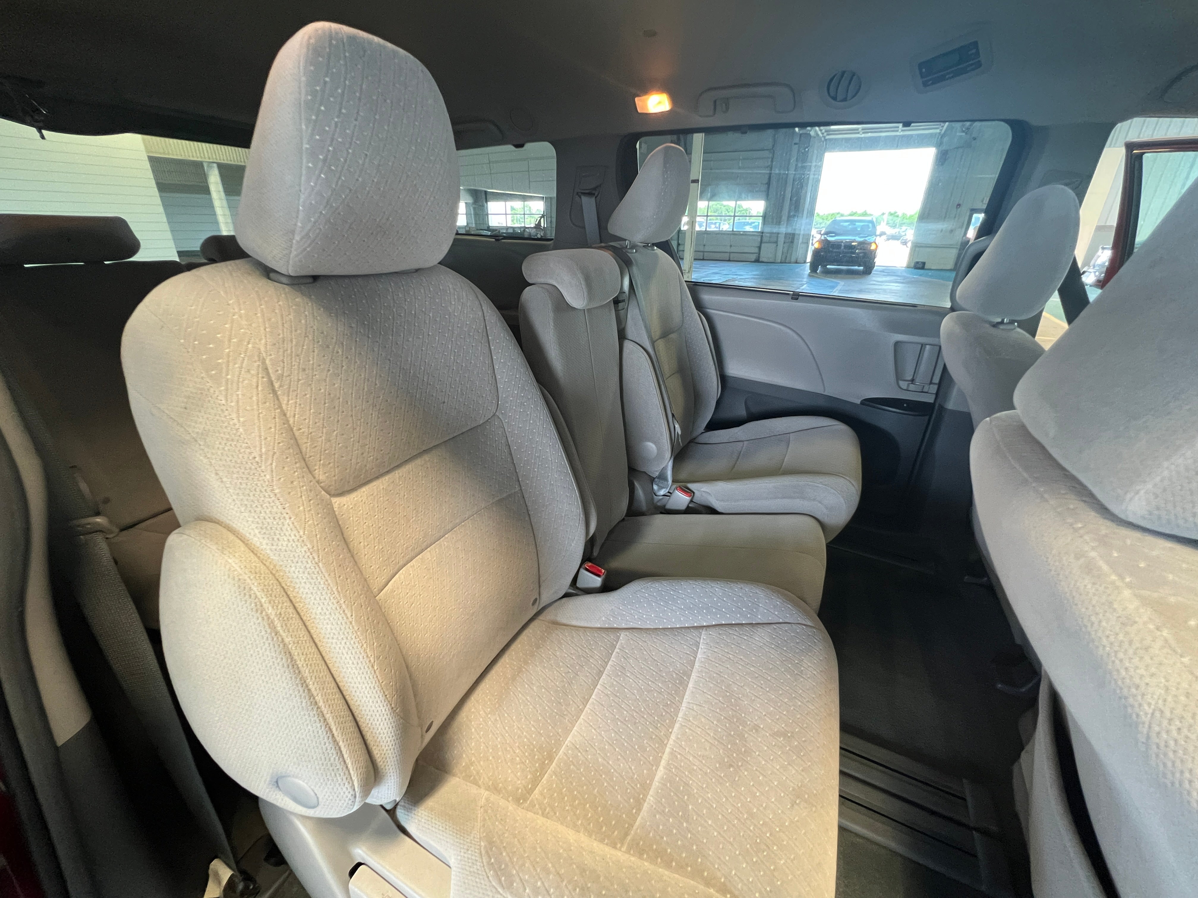 Thumbnail: 2016 Toyota Sienna - 6