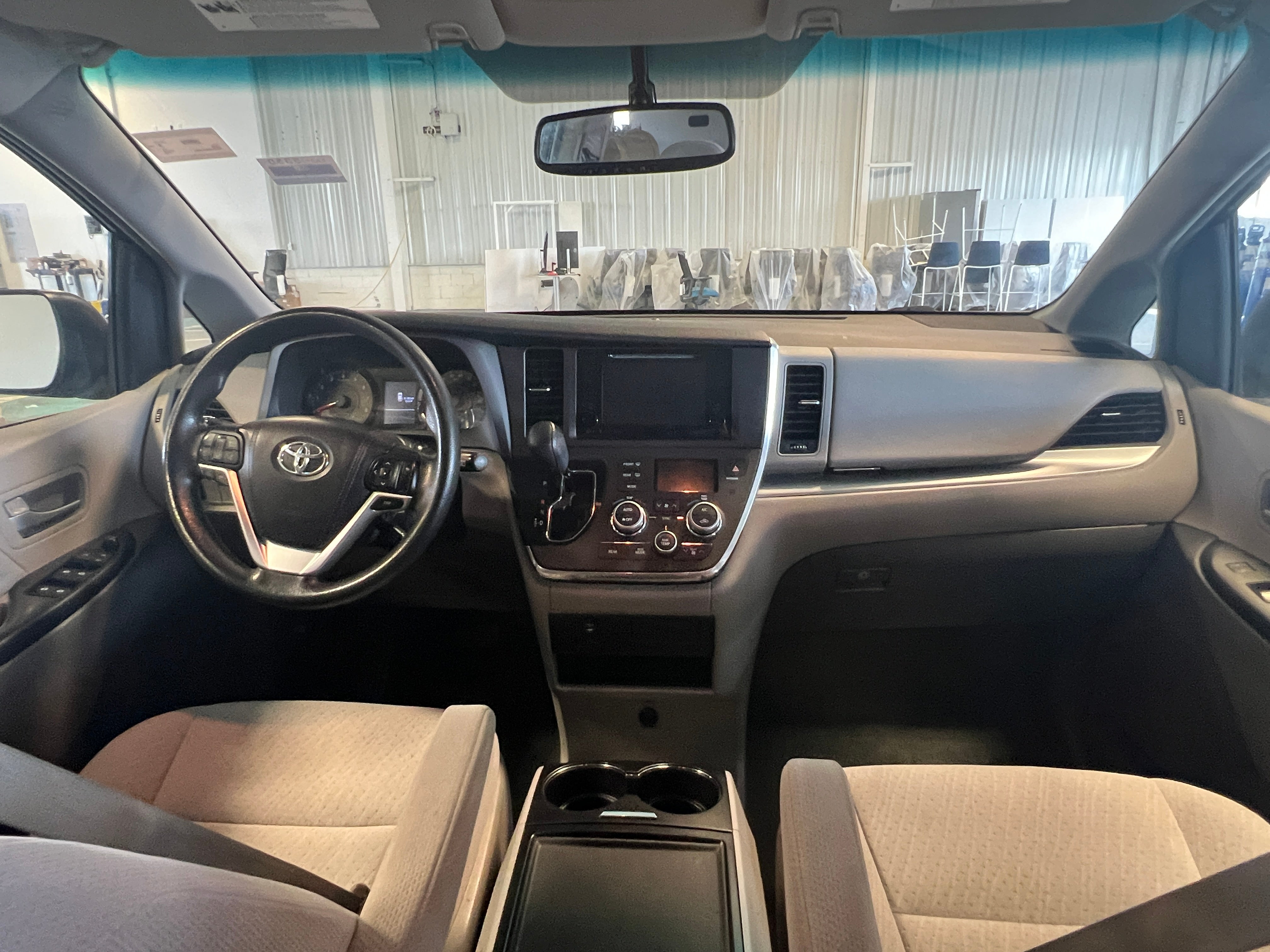 Thumbnail: 2016 Toyota Sienna - 3