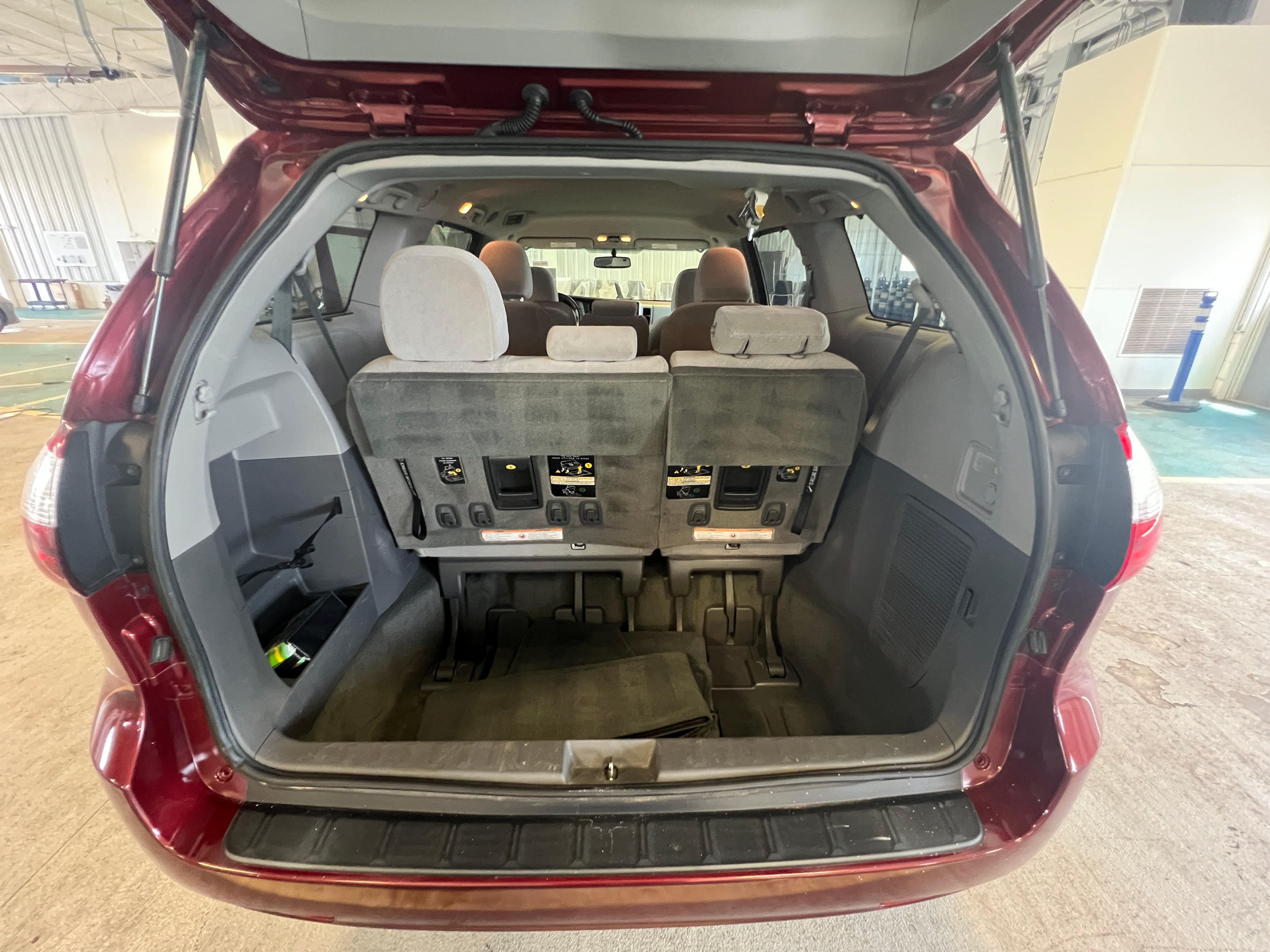 Thumbnail: 2016 Toyota Sienna - 7