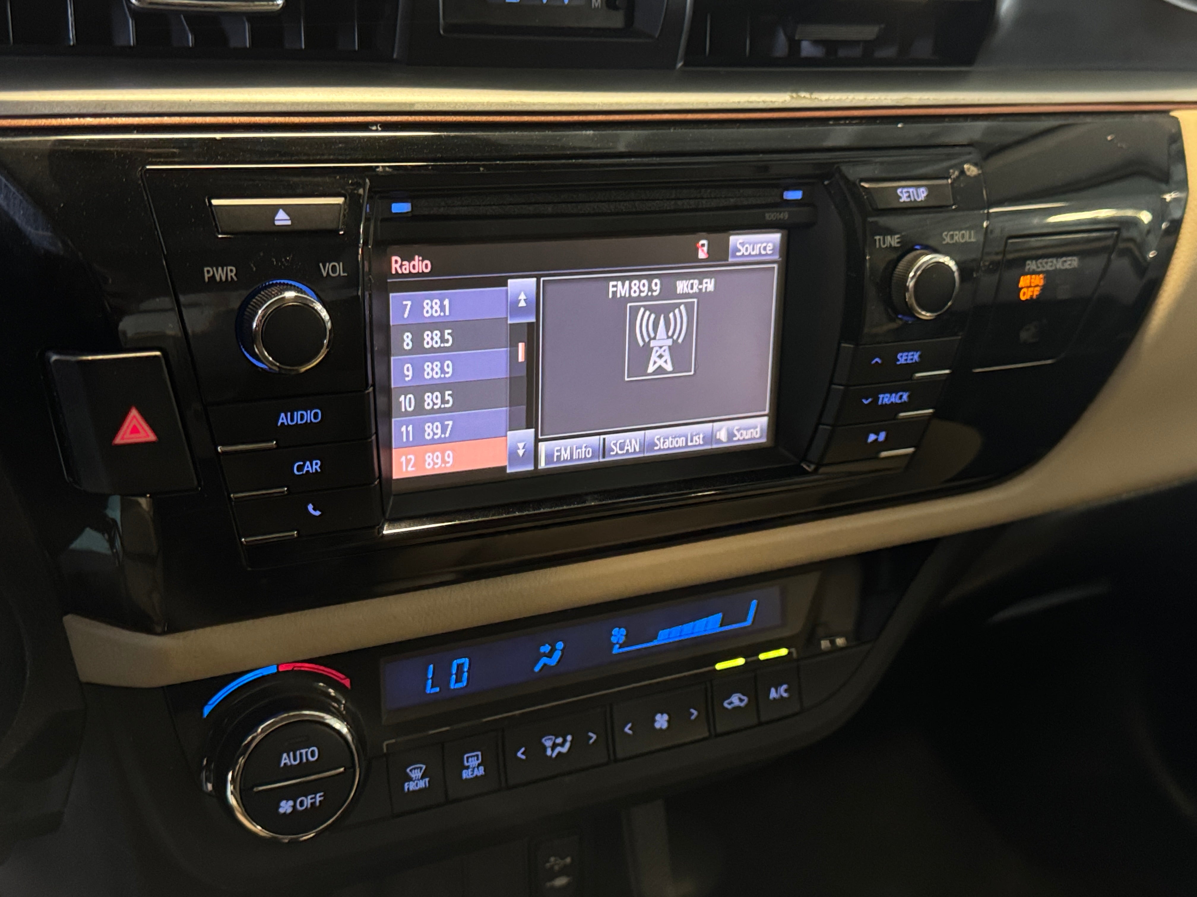 Thumbnail: 2015 Toyota Corolla - 4