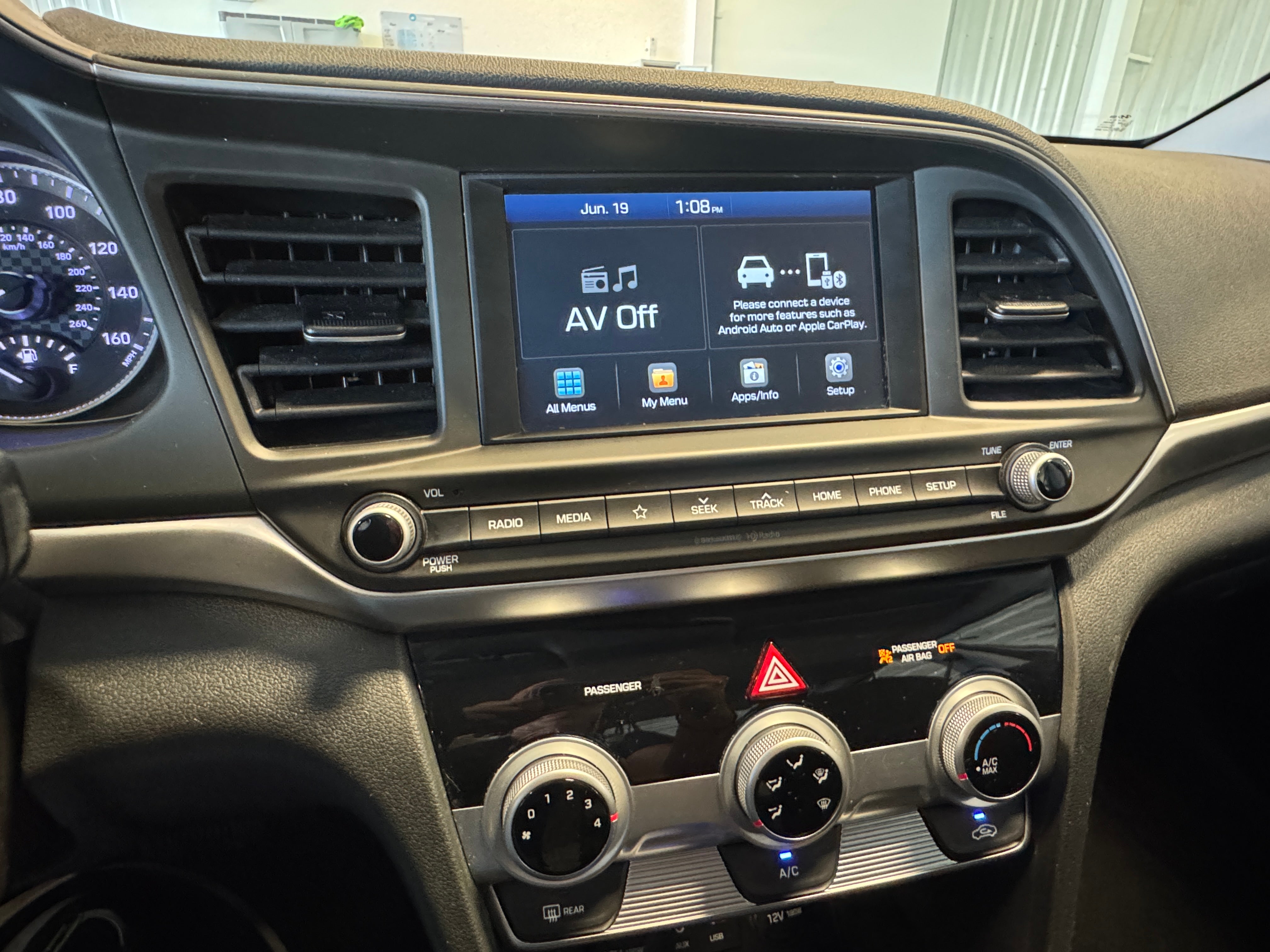 Thumbnail: 2019 Hyundai Elantra - 4