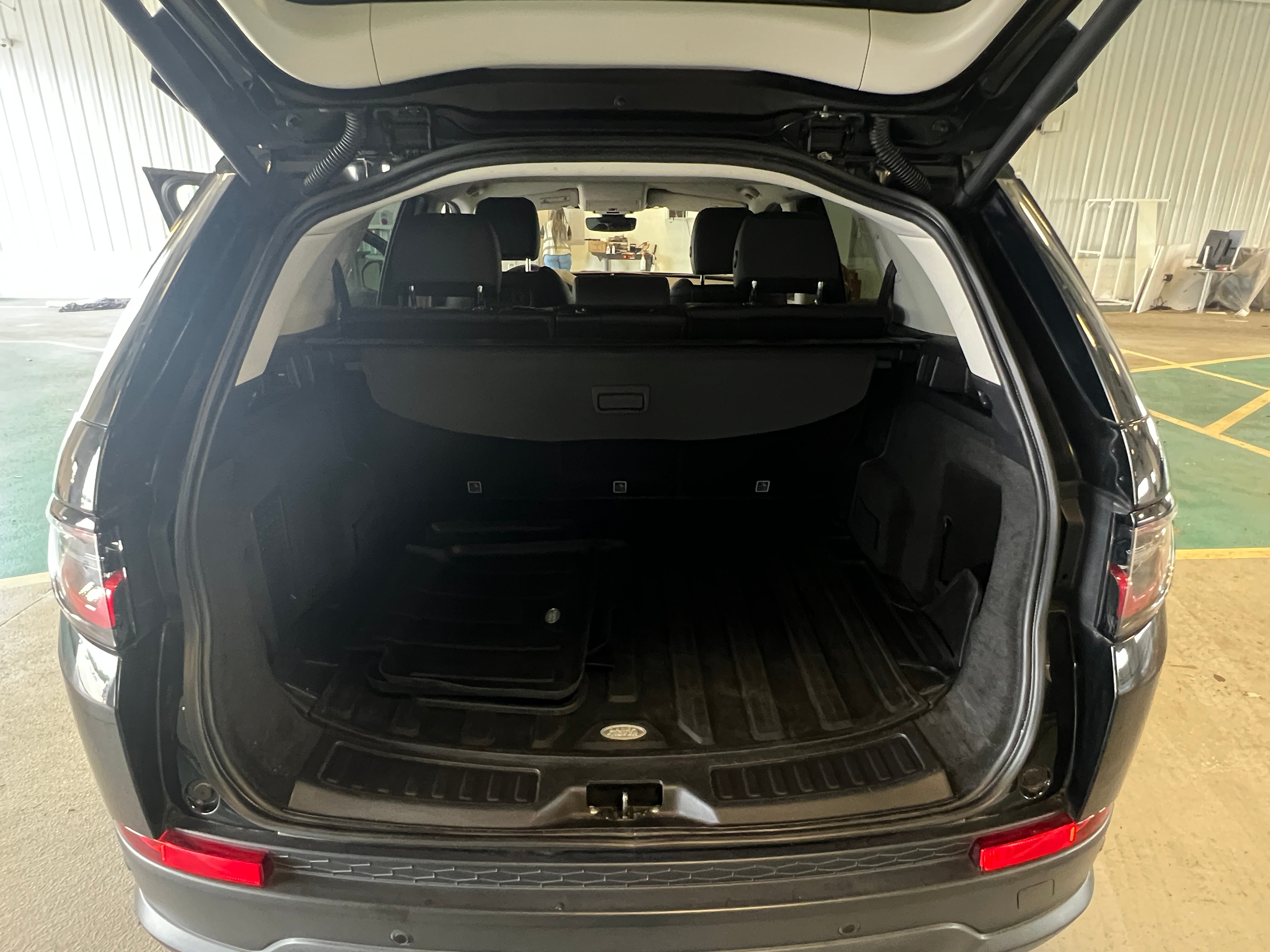 Thumbnail: 2020 Land Rover Discovery Sport - 6