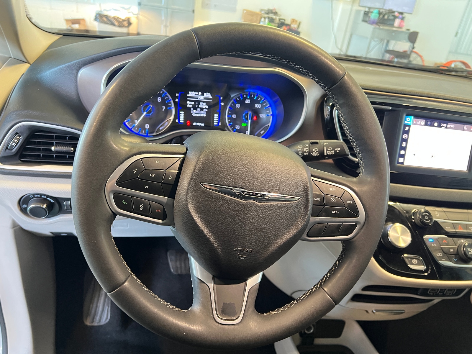 Thumbnail: 2023 Chrysler Voyager - 5