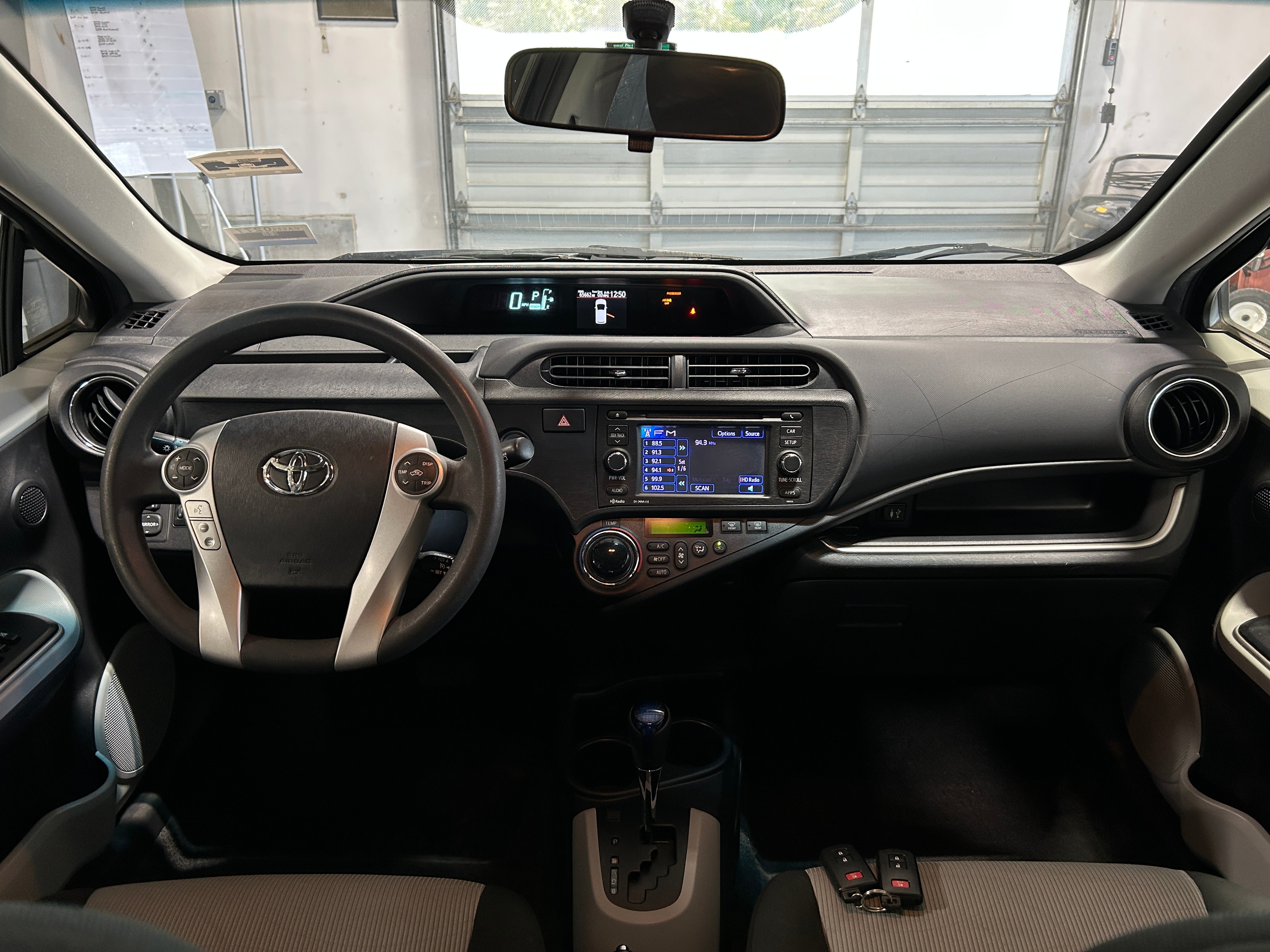 Thumbnail: 2014 Toyota Prius c - 3