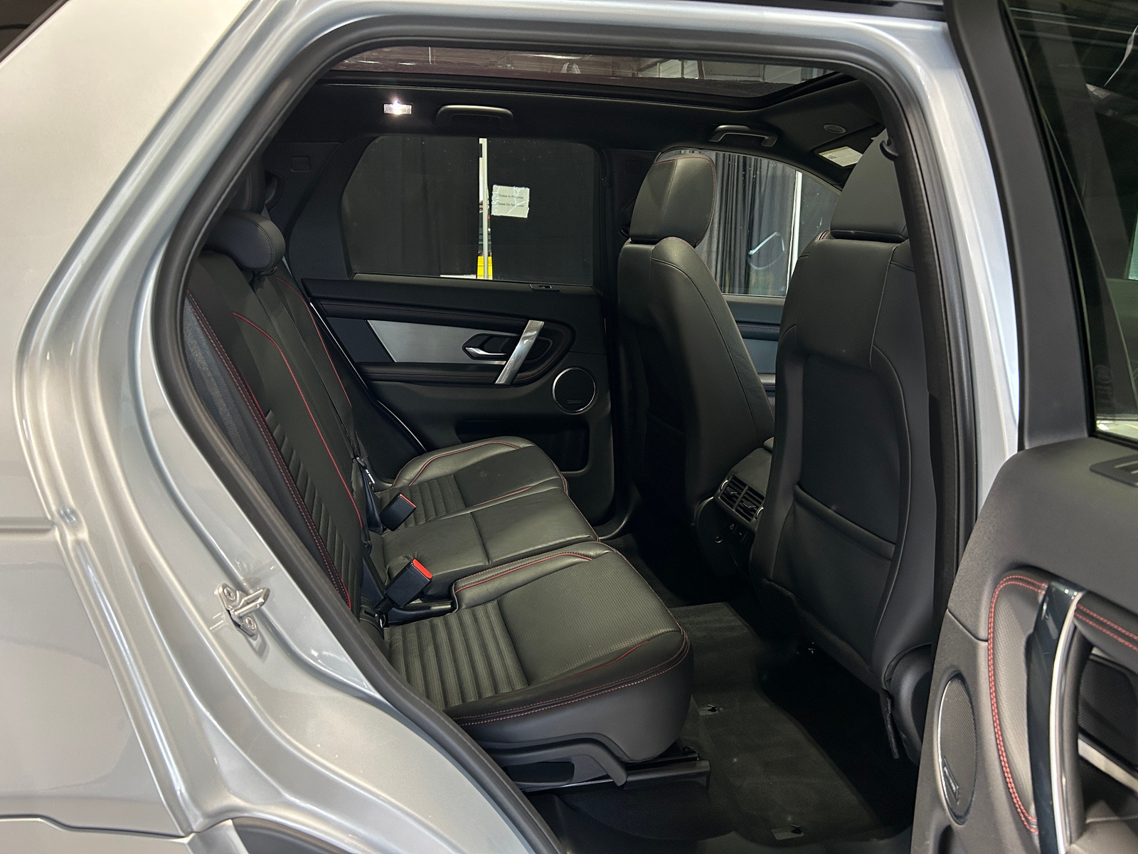 Thumbnail: 2022 Land Rover Discovery Sport - 5