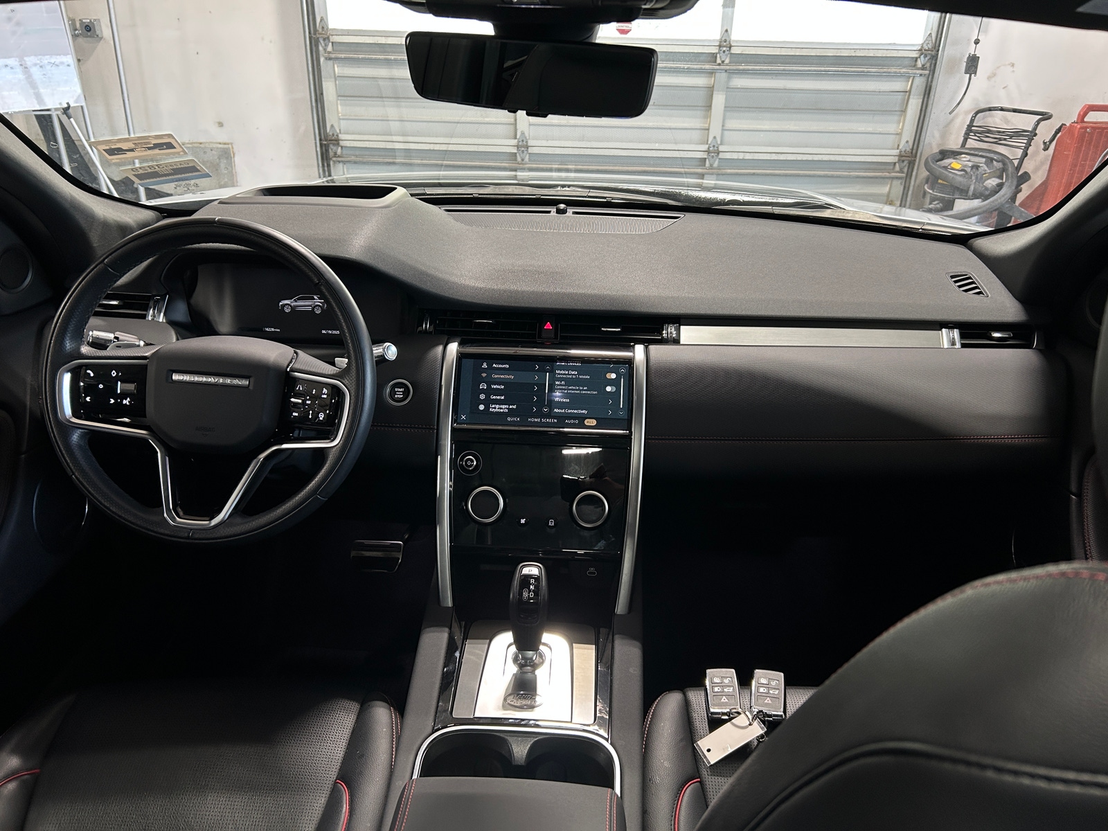 Thumbnail: 2022 Land Rover Discovery Sport - 2
