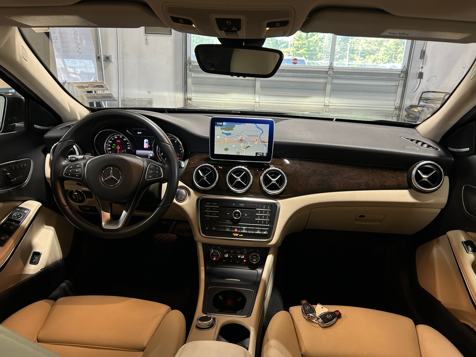 Thumbnail: 2016 Mercedes-Benz GLA - 2