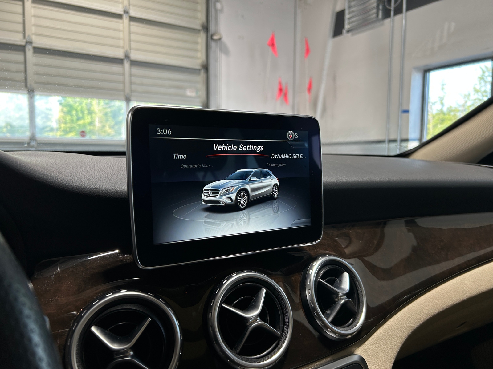 Thumbnail: 2016 Mercedes-Benz GLA - 3