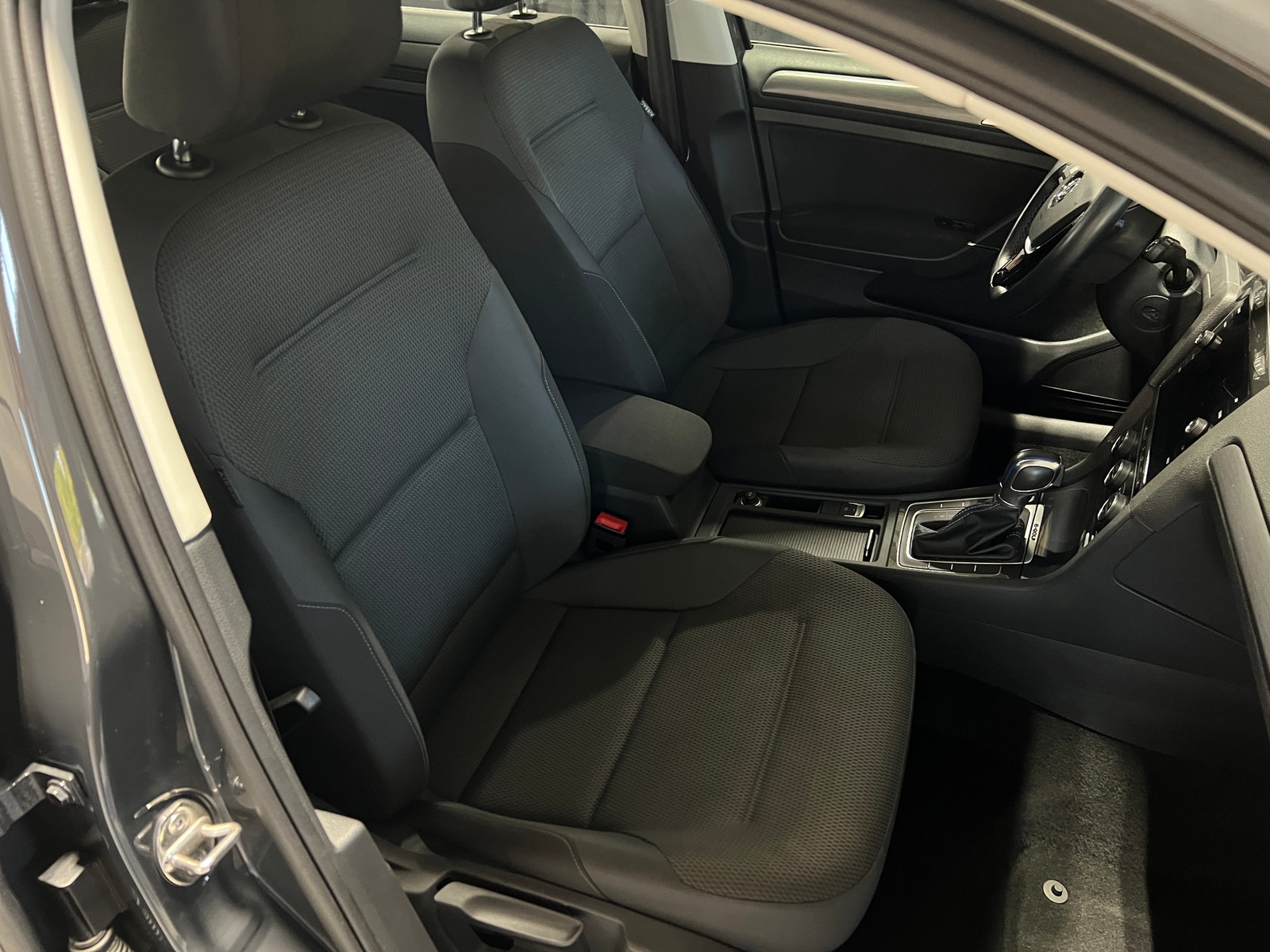 Thumbnail: 2019 Volkswagen e-Golf - 2