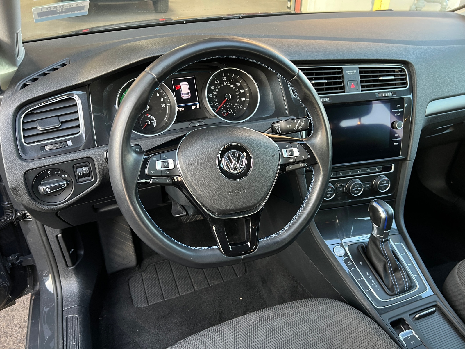 Thumbnail: 2019 Volkswagen e-Golf - 5