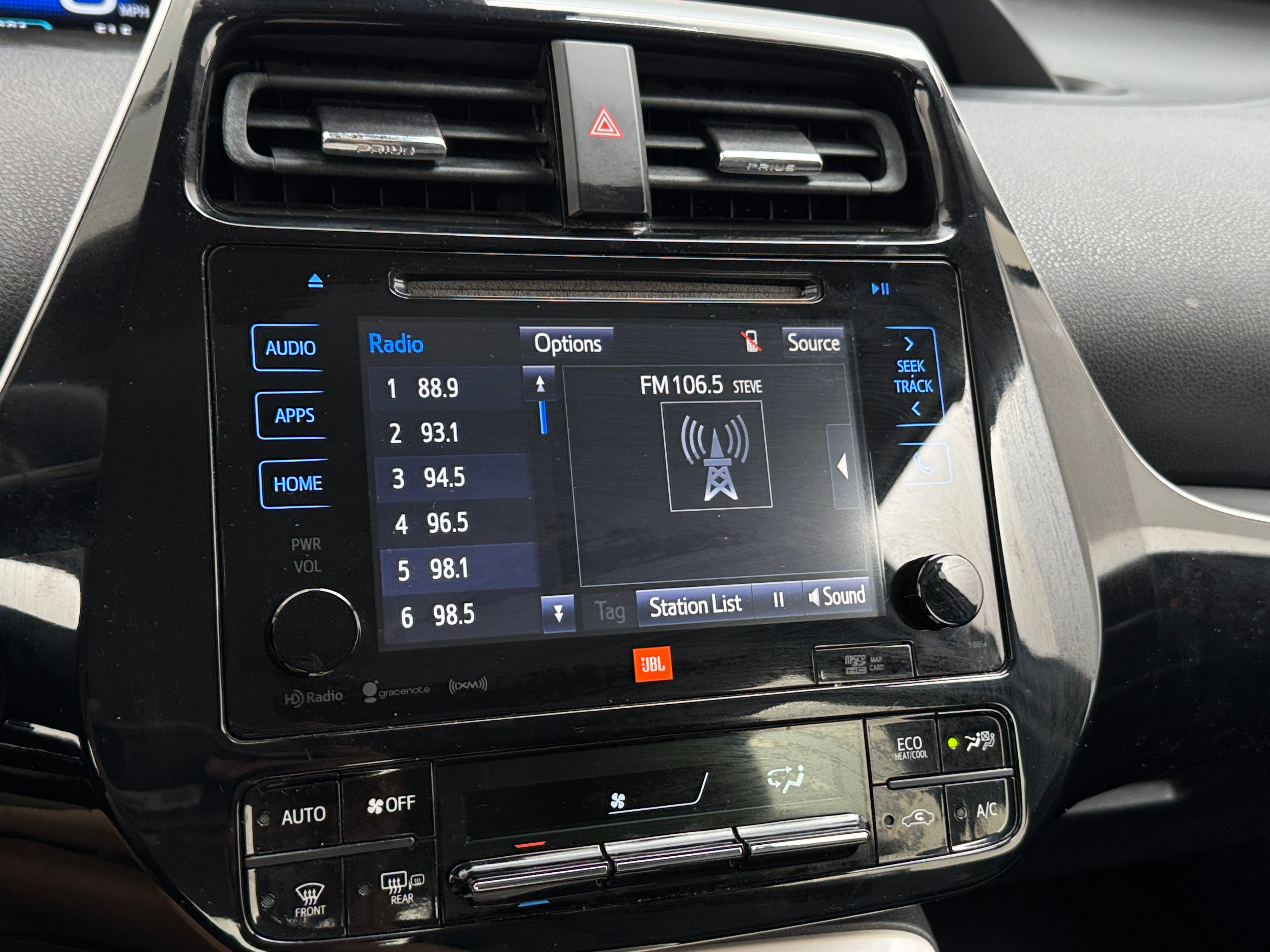 Thumbnail: 2016 Toyota Prius - 4