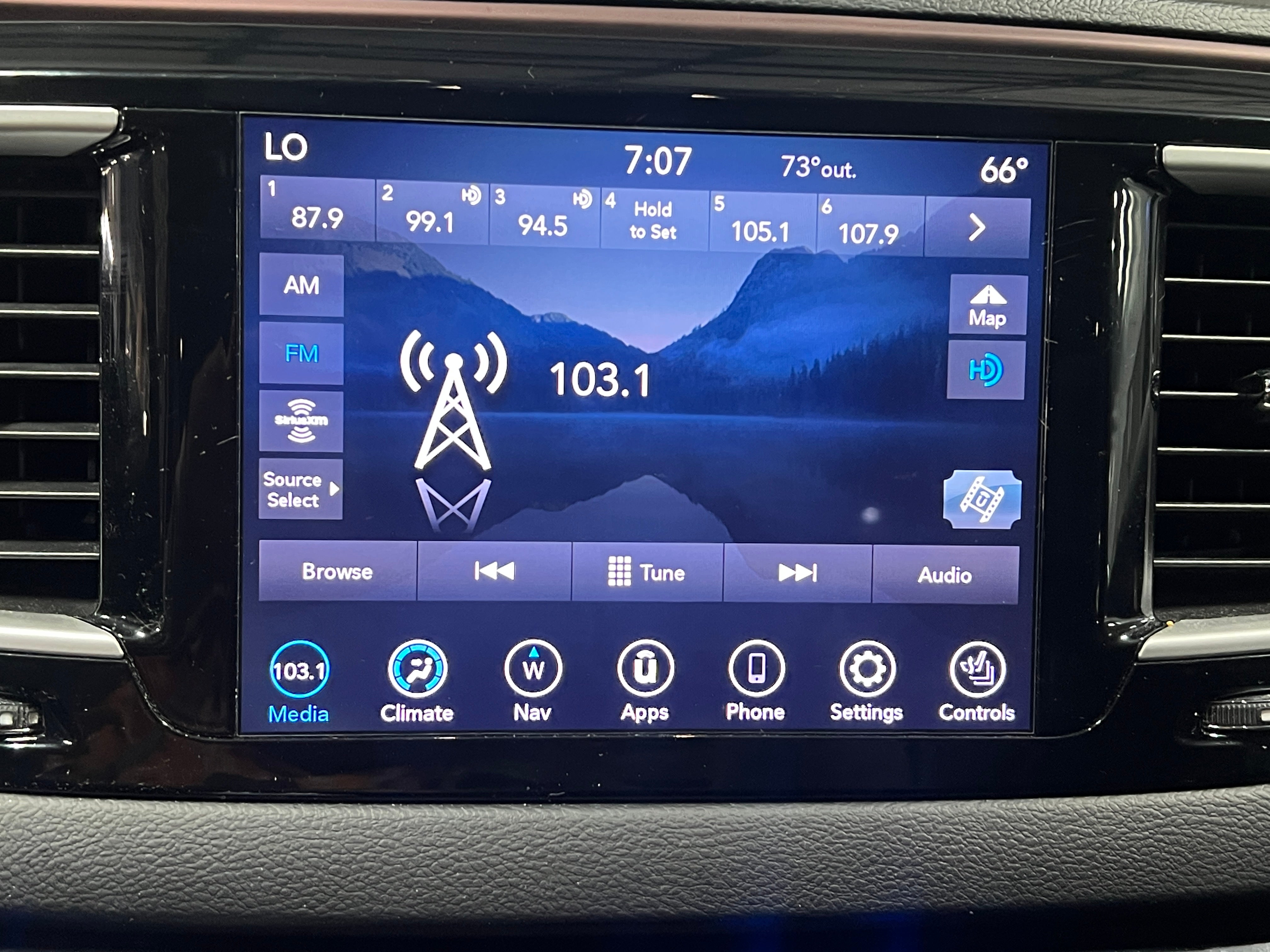 Thumbnail: 2020 Chrysler Pacifica - 3