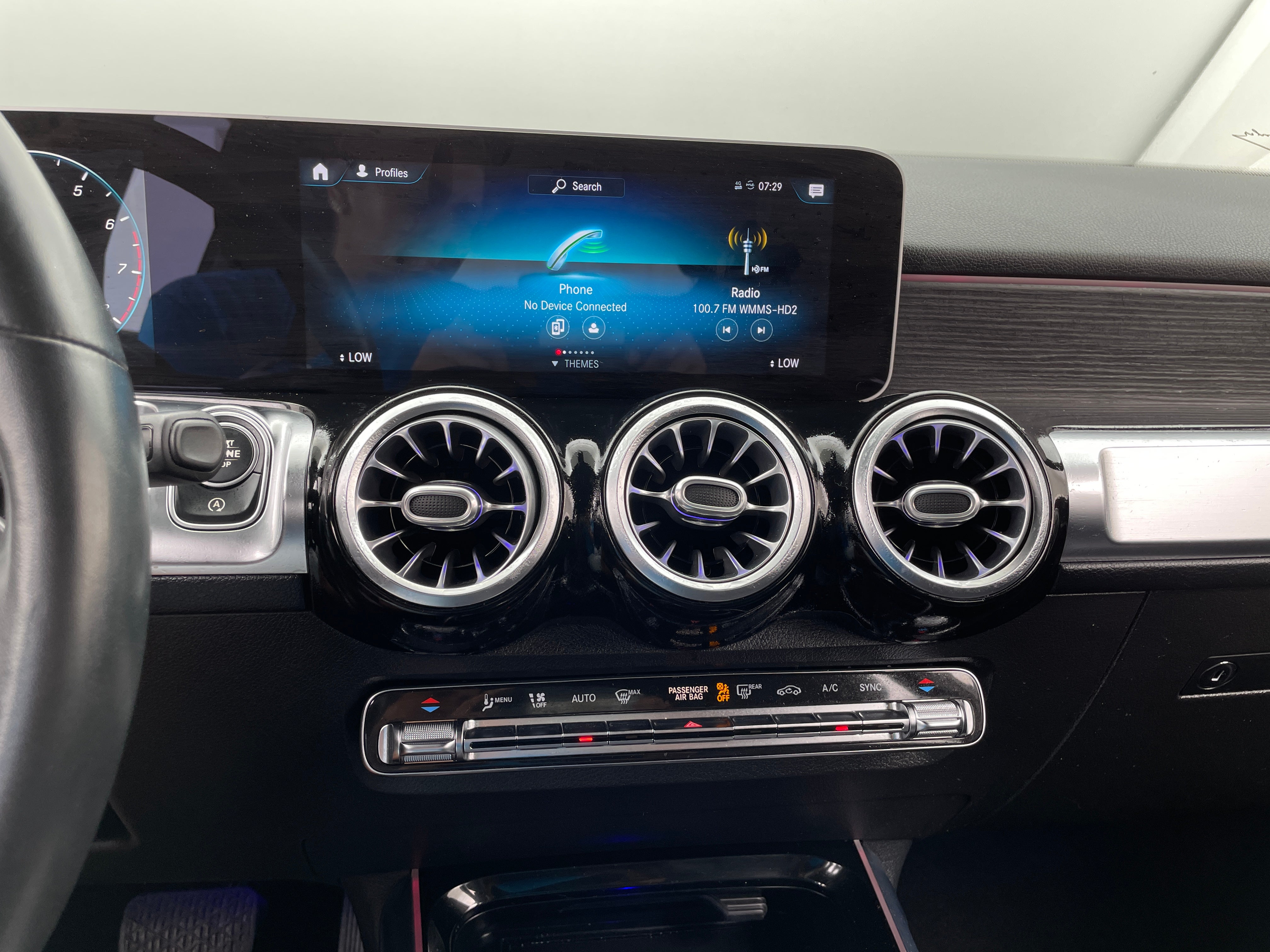 Thumbnail: 2020 Mercedes-Benz GLB - 3