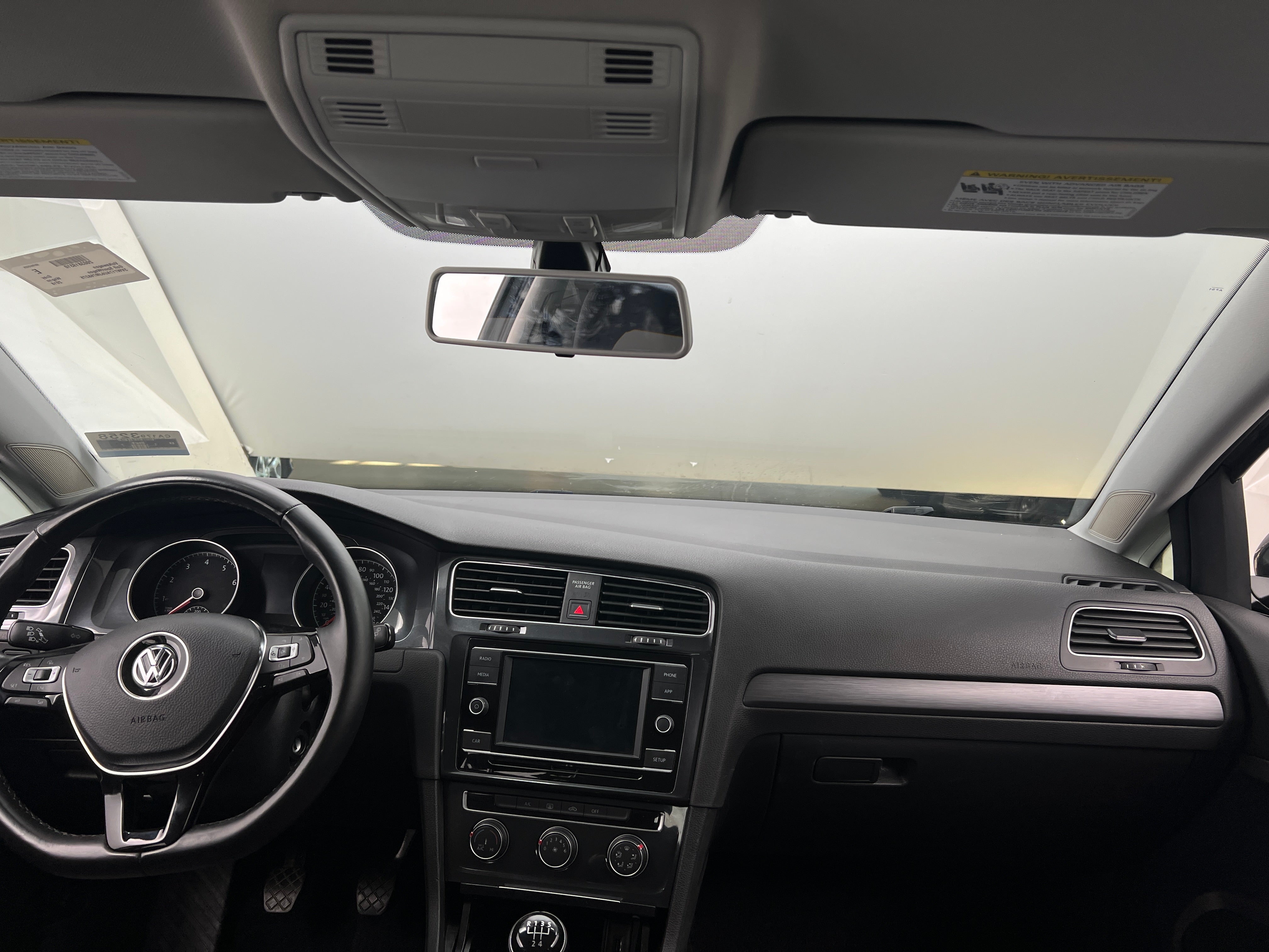 Thumbnail: 2018 Volkswagen e-Golf - 3