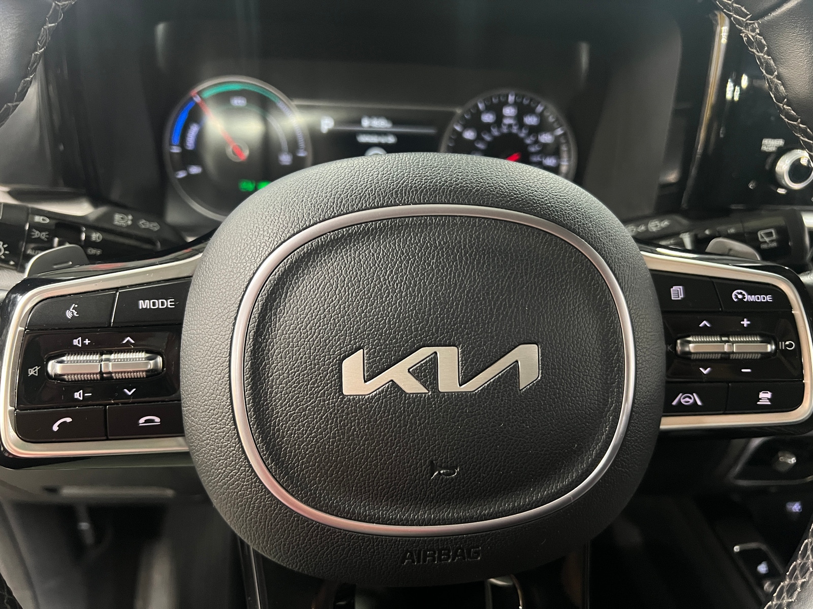 Thumbnail: 2023 Kia Sorento - 4