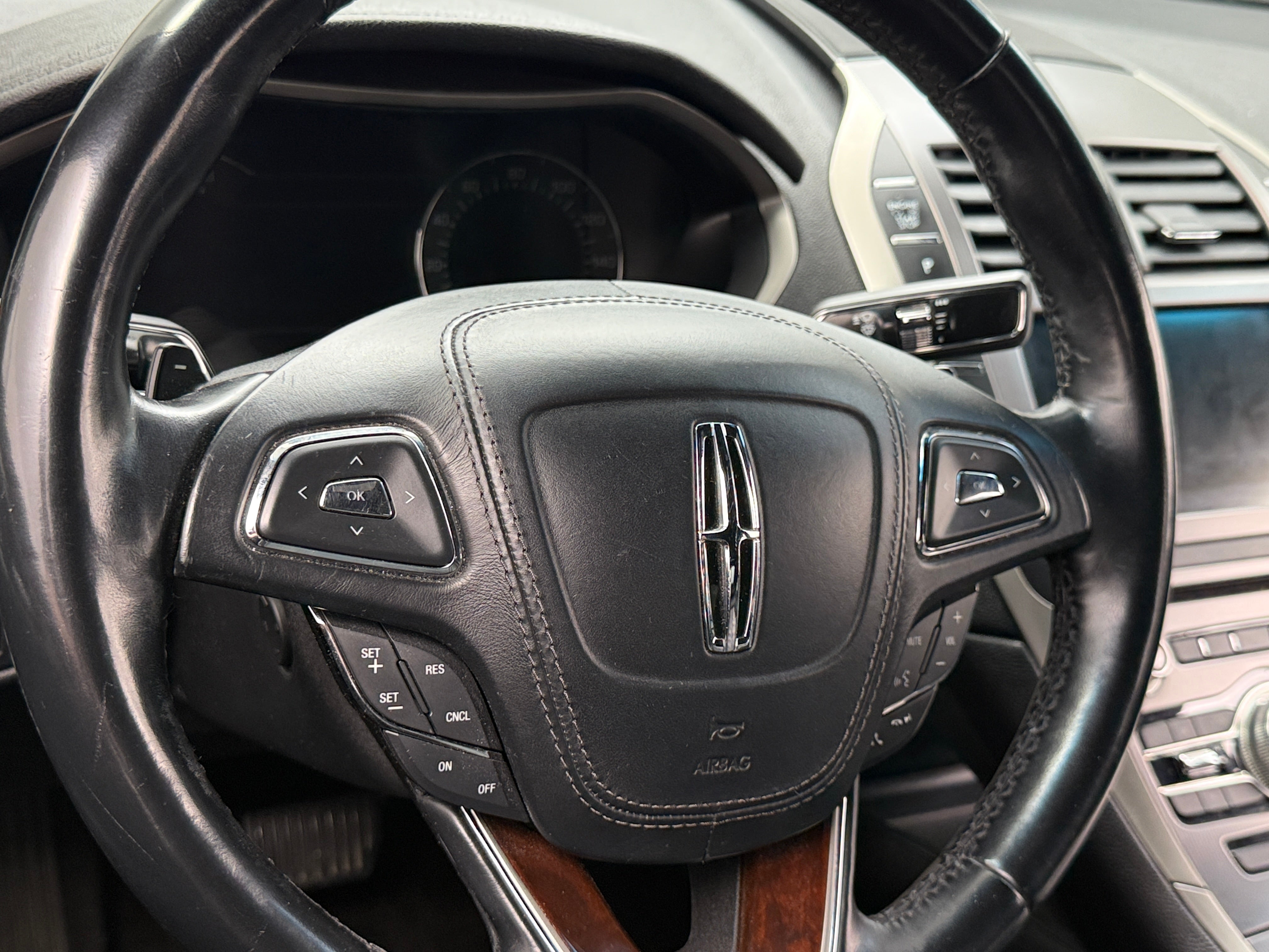 Thumbnail: 2017 Lincoln MKZ - 4