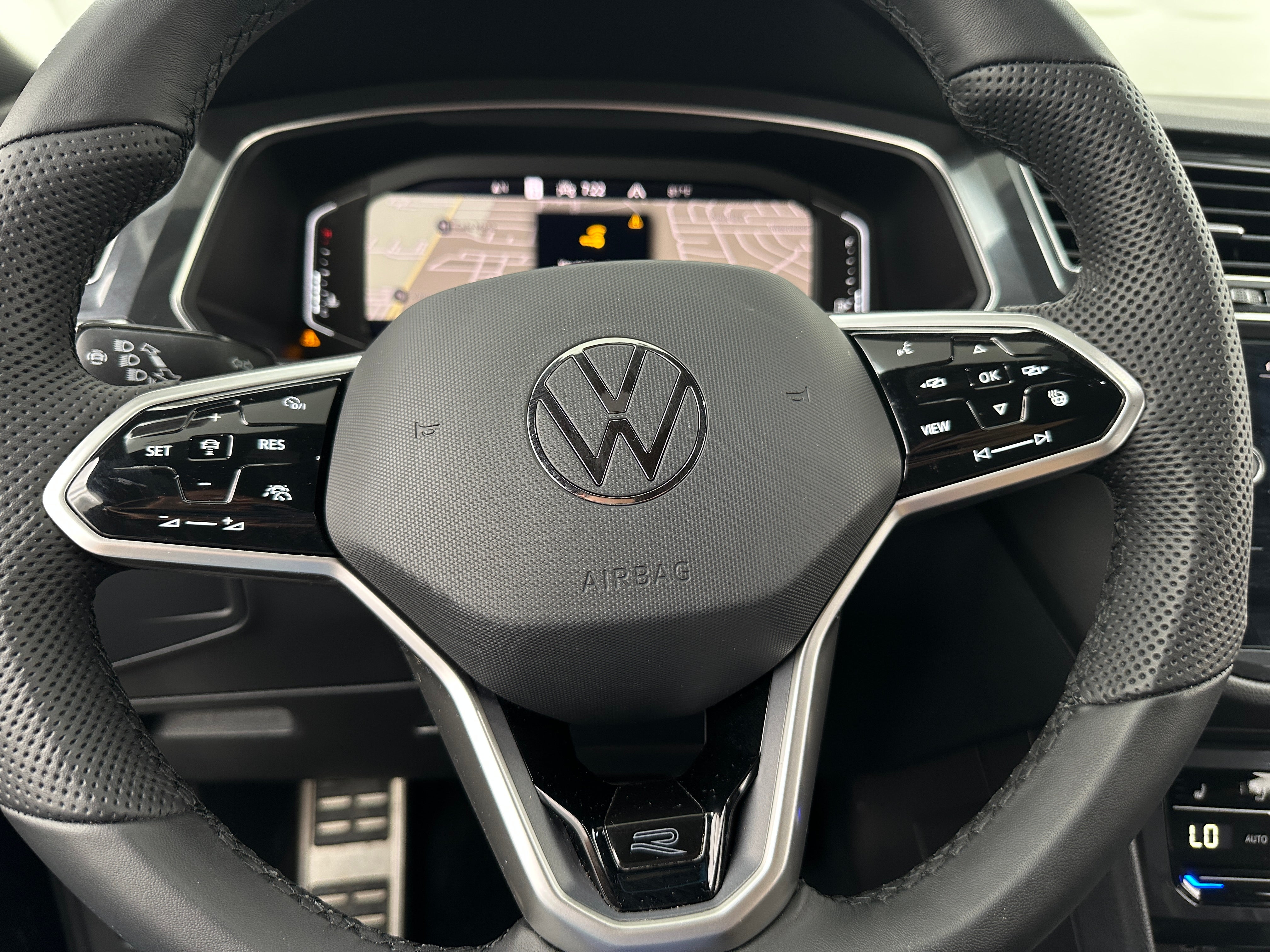 Thumbnail: 2022 Volkswagen Tiguan - 4