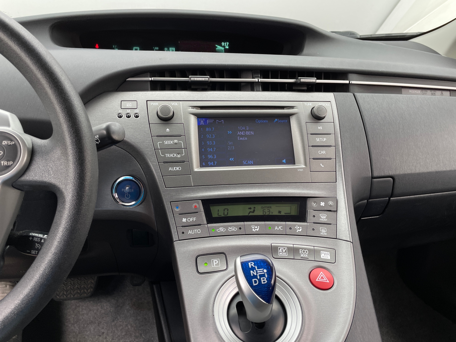 Thumbnail: 2015 Toyota Prius - 4