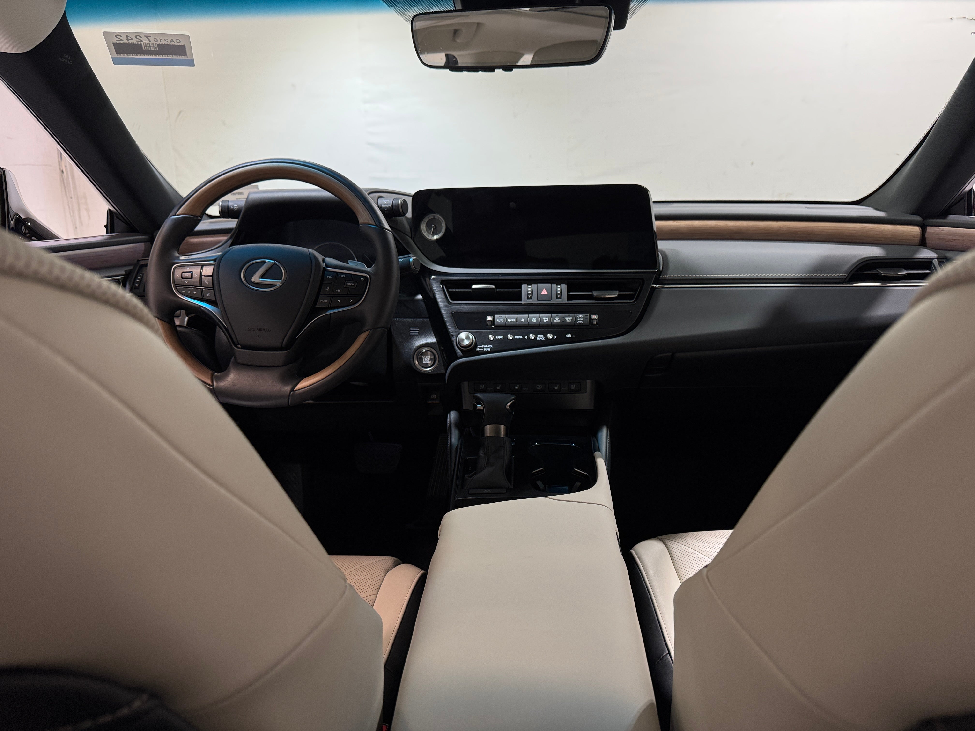 Thumbnail: 2024 Lexus ES - 2
