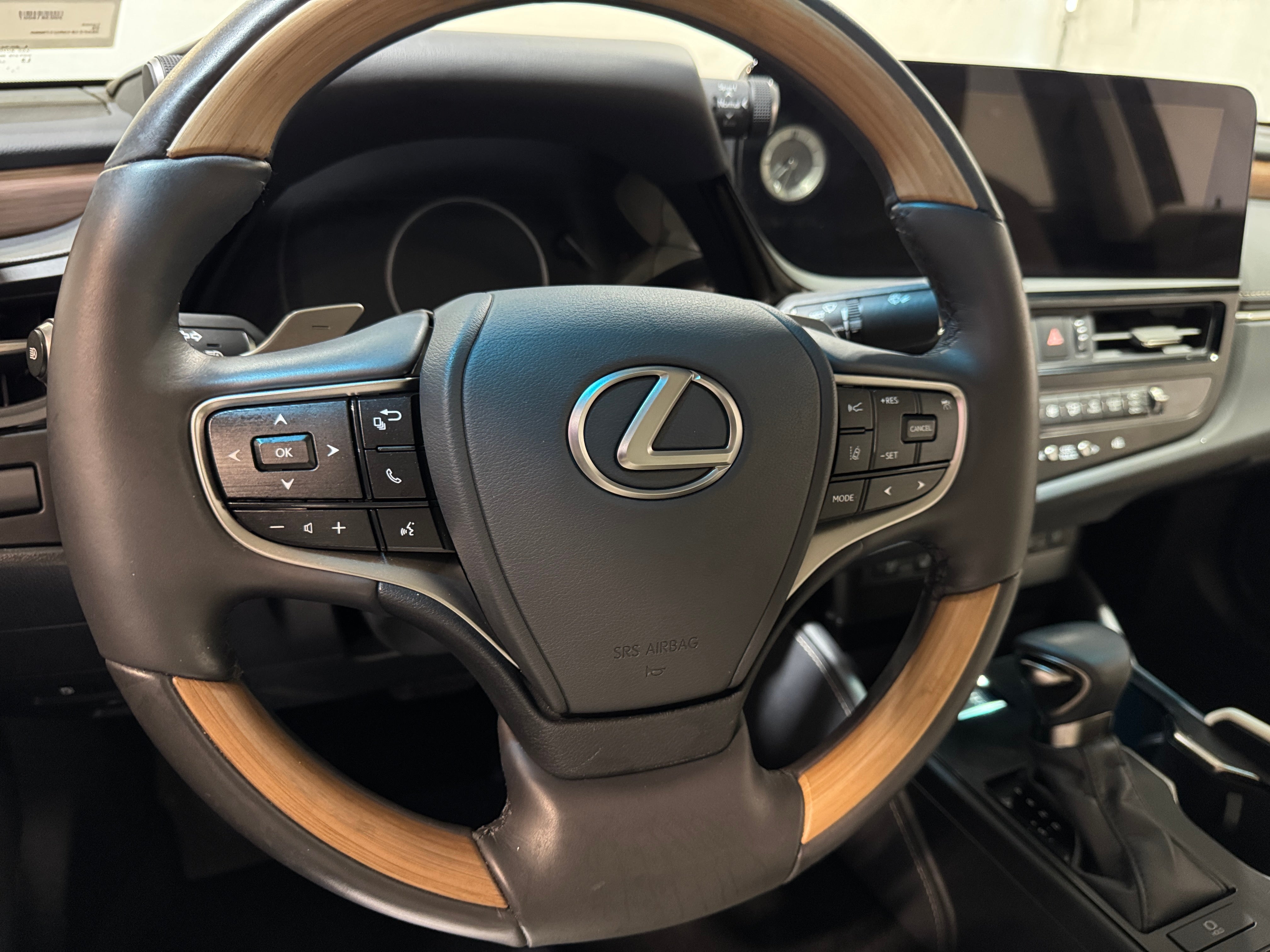 Thumbnail: 2024 Lexus ES - 4