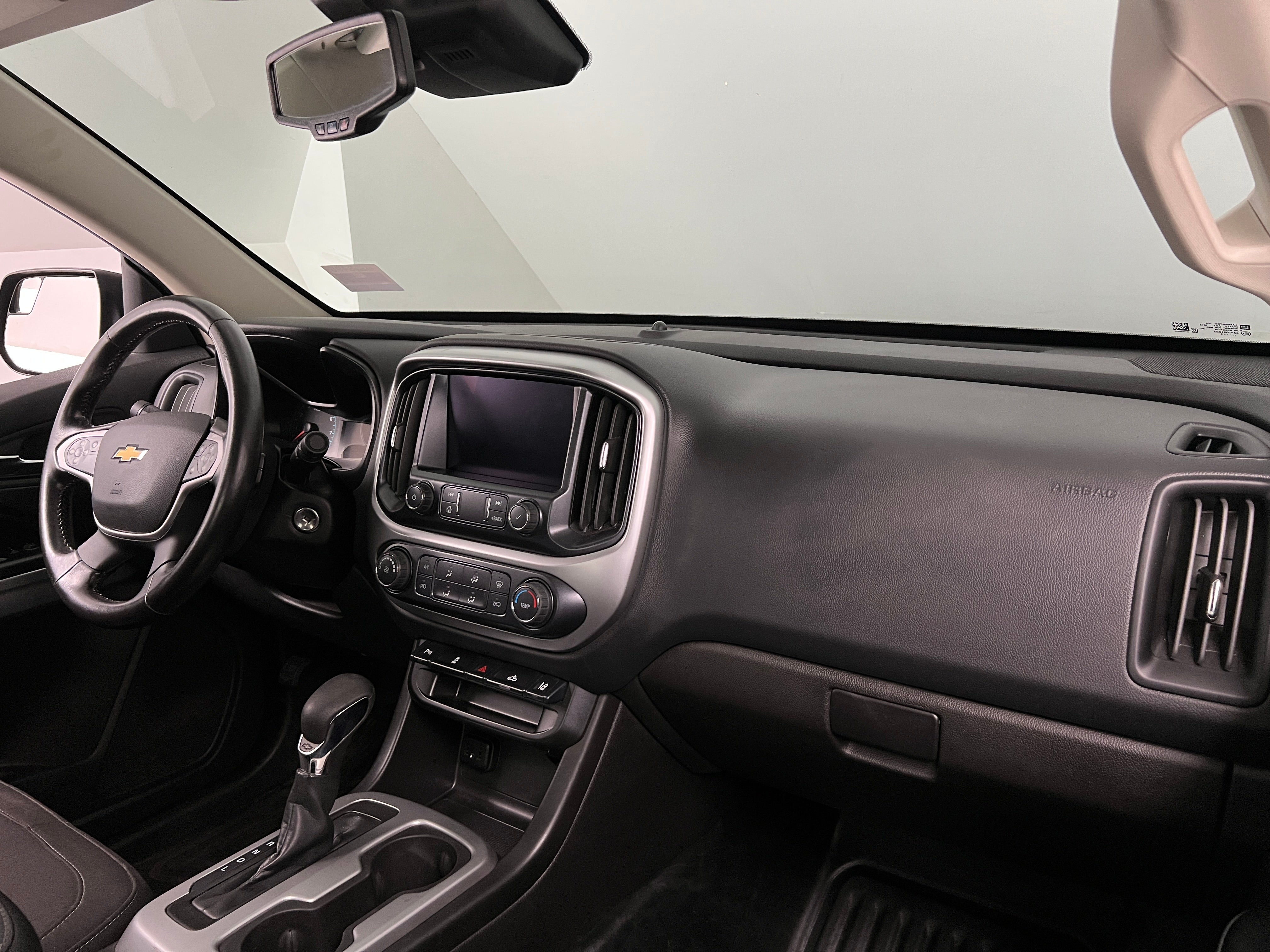 Thumbnail: 2022 Chevrolet Colorado - 3