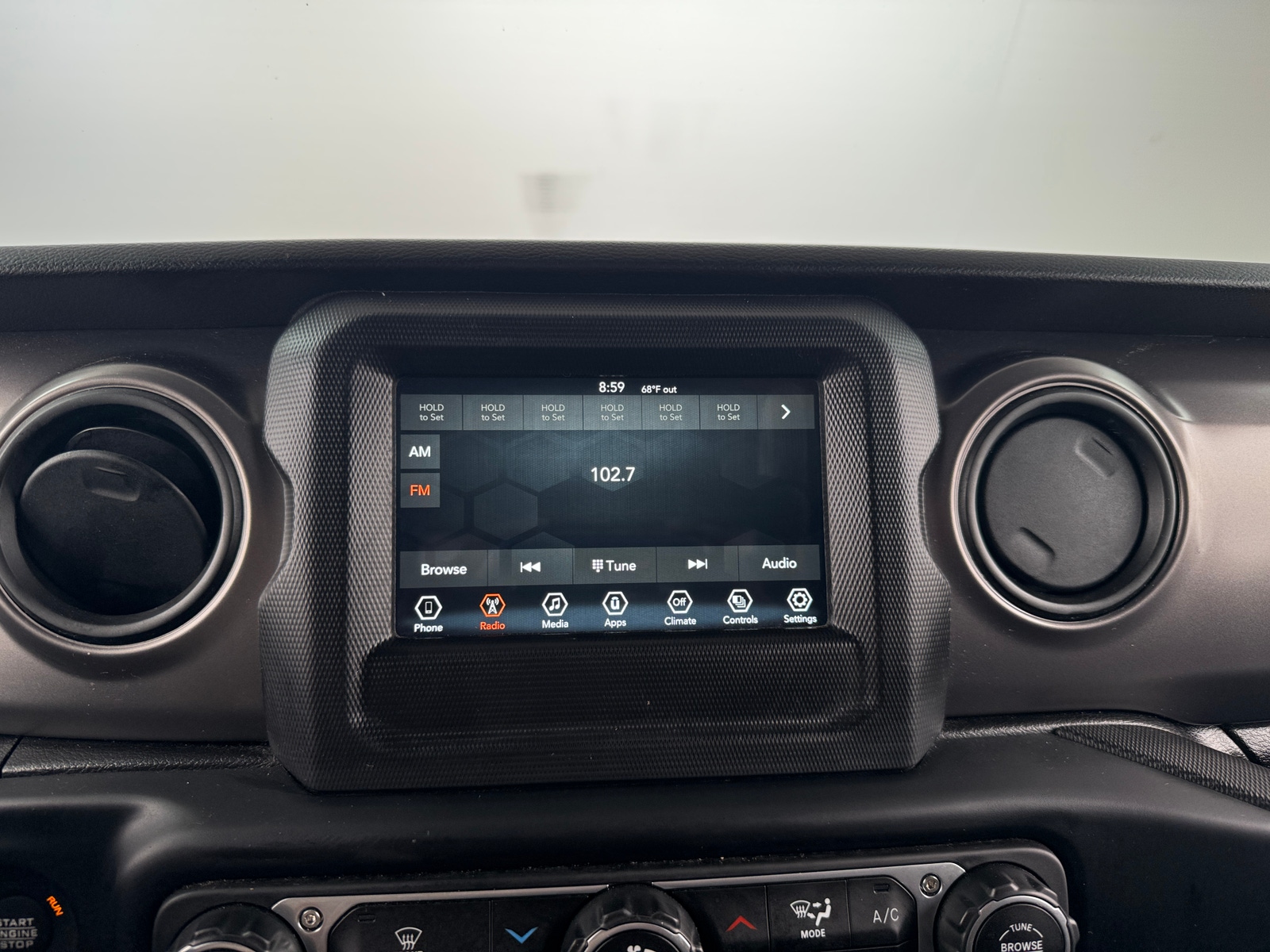 Thumbnail: 2023 Jeep Gladiator - 4