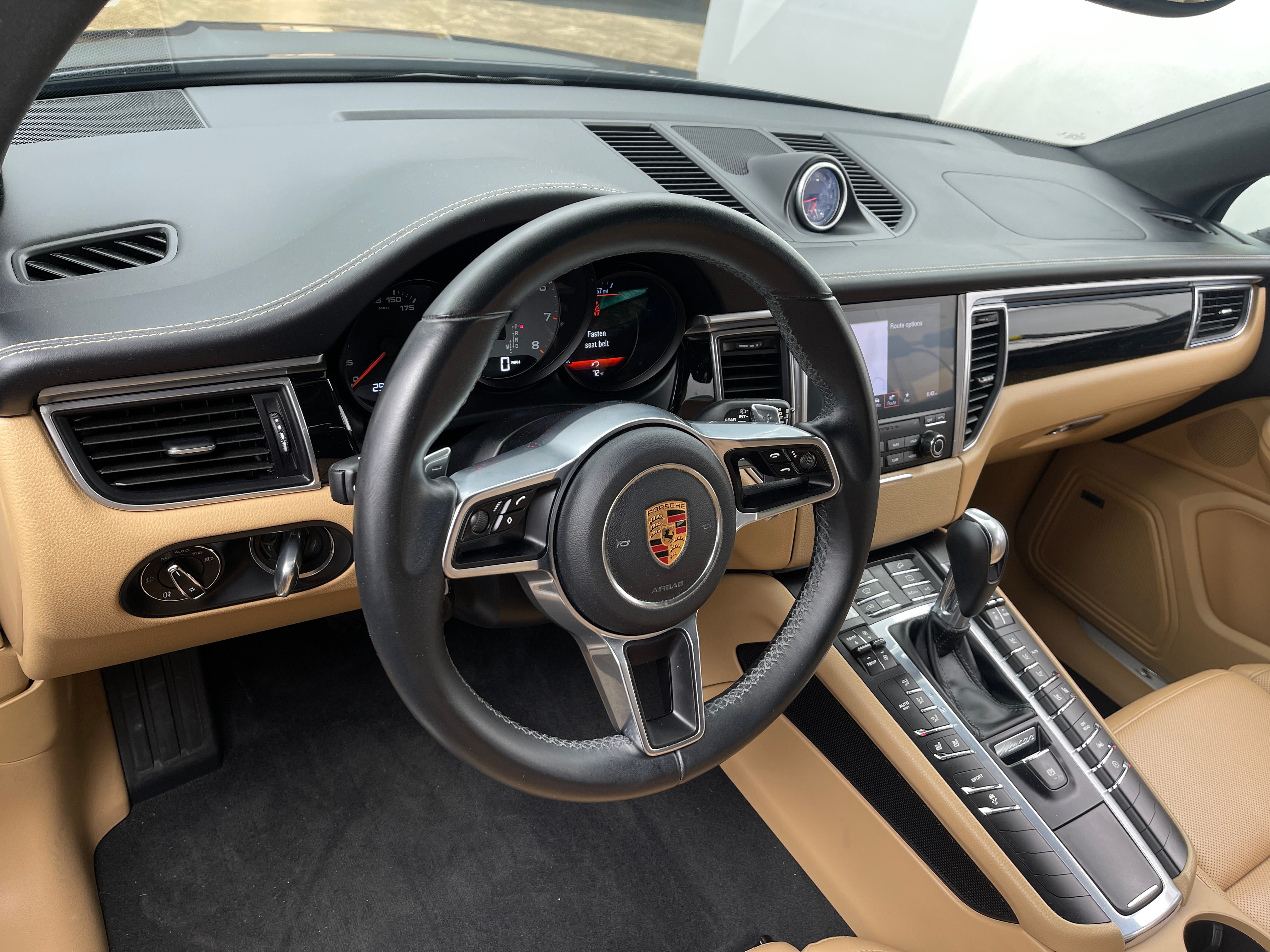 Thumbnail: 2018 Porsche Macan - 2