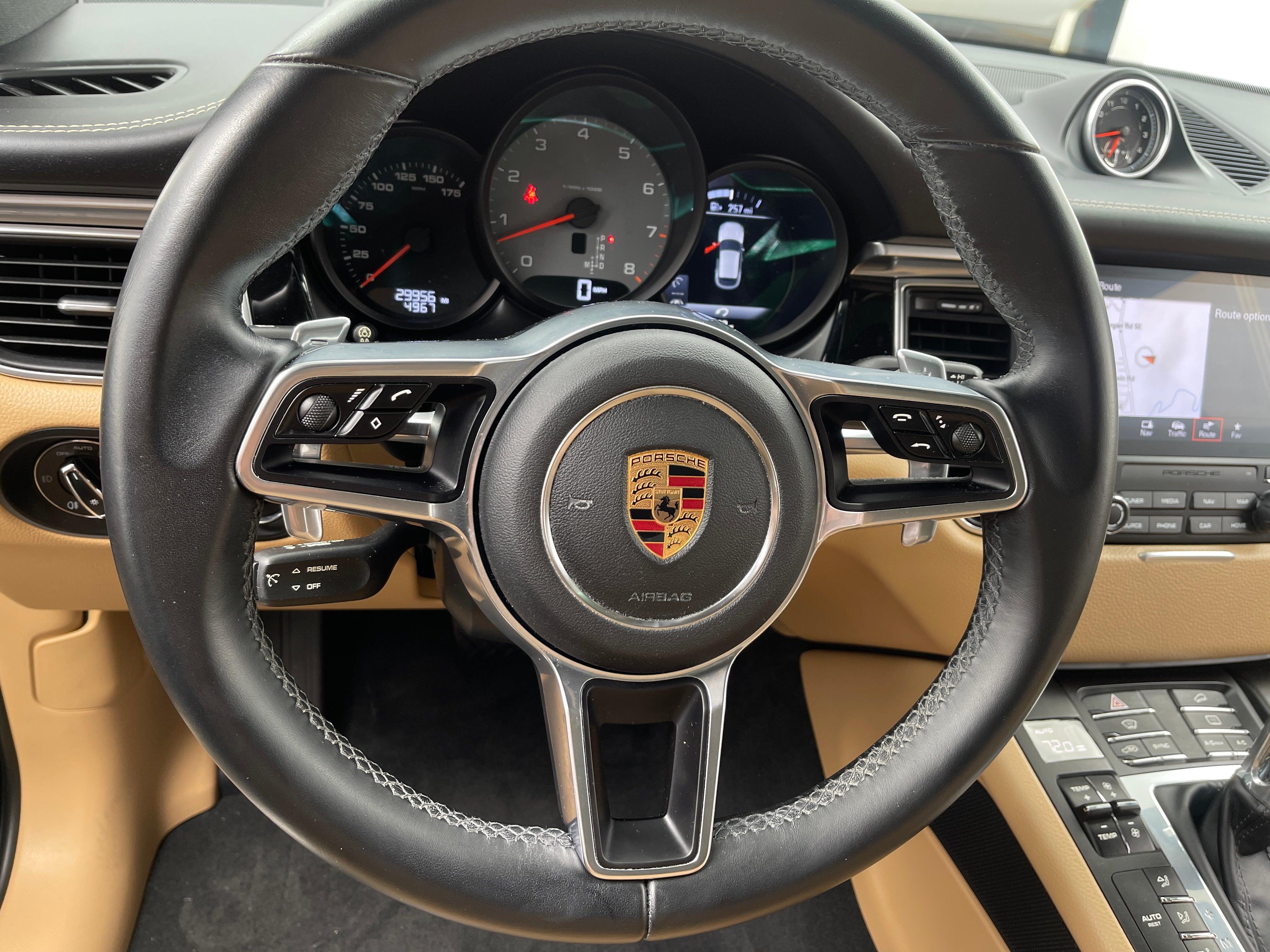 Thumbnail: 2018 Porsche Macan - 4