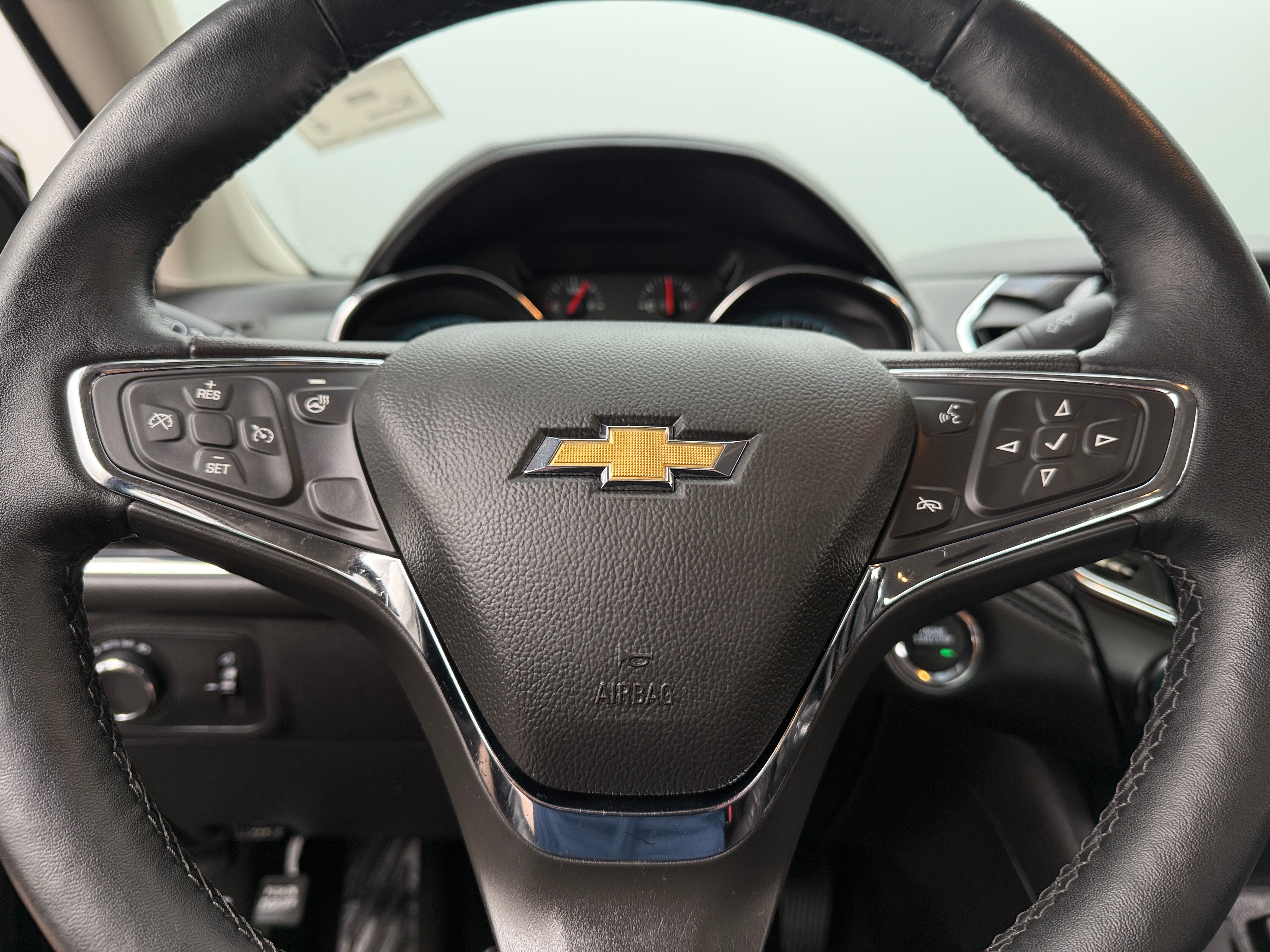 Thumbnail: 2017 Chevrolet Cruze - 4