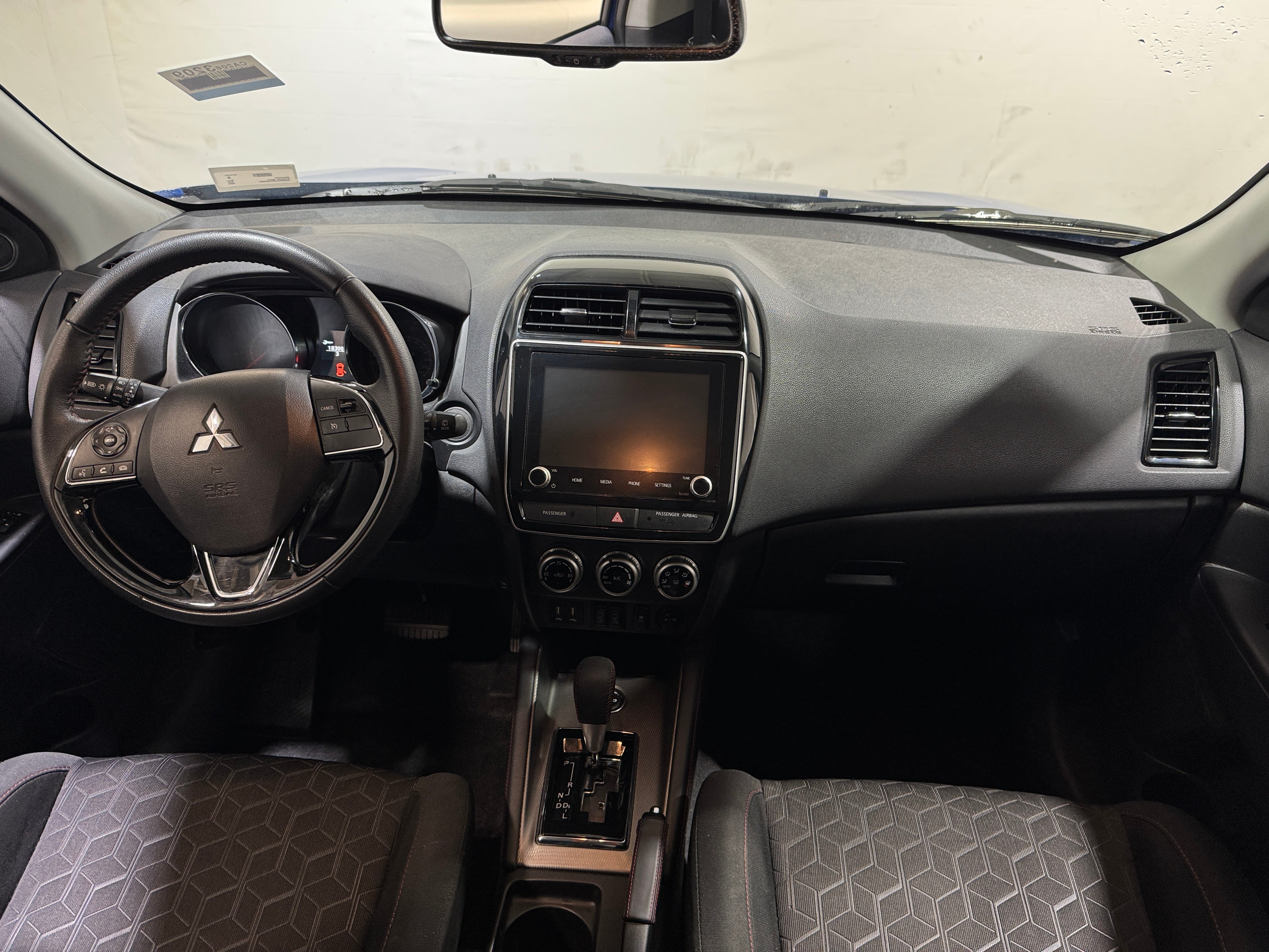 Thumbnail: 2023 Mitsubishi Outlander Sport - 3