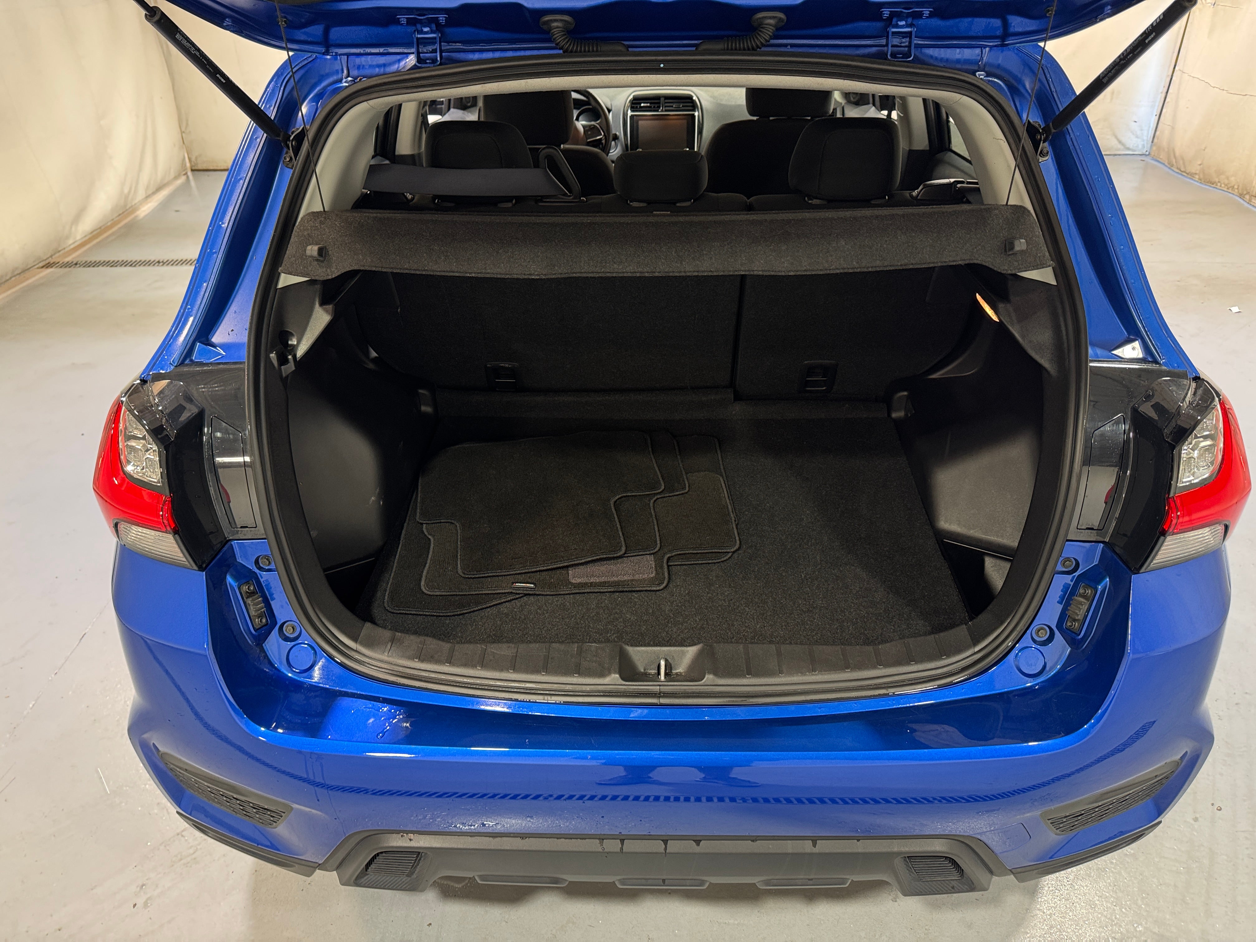 Thumbnail: 2023 Mitsubishi Outlander Sport - 7