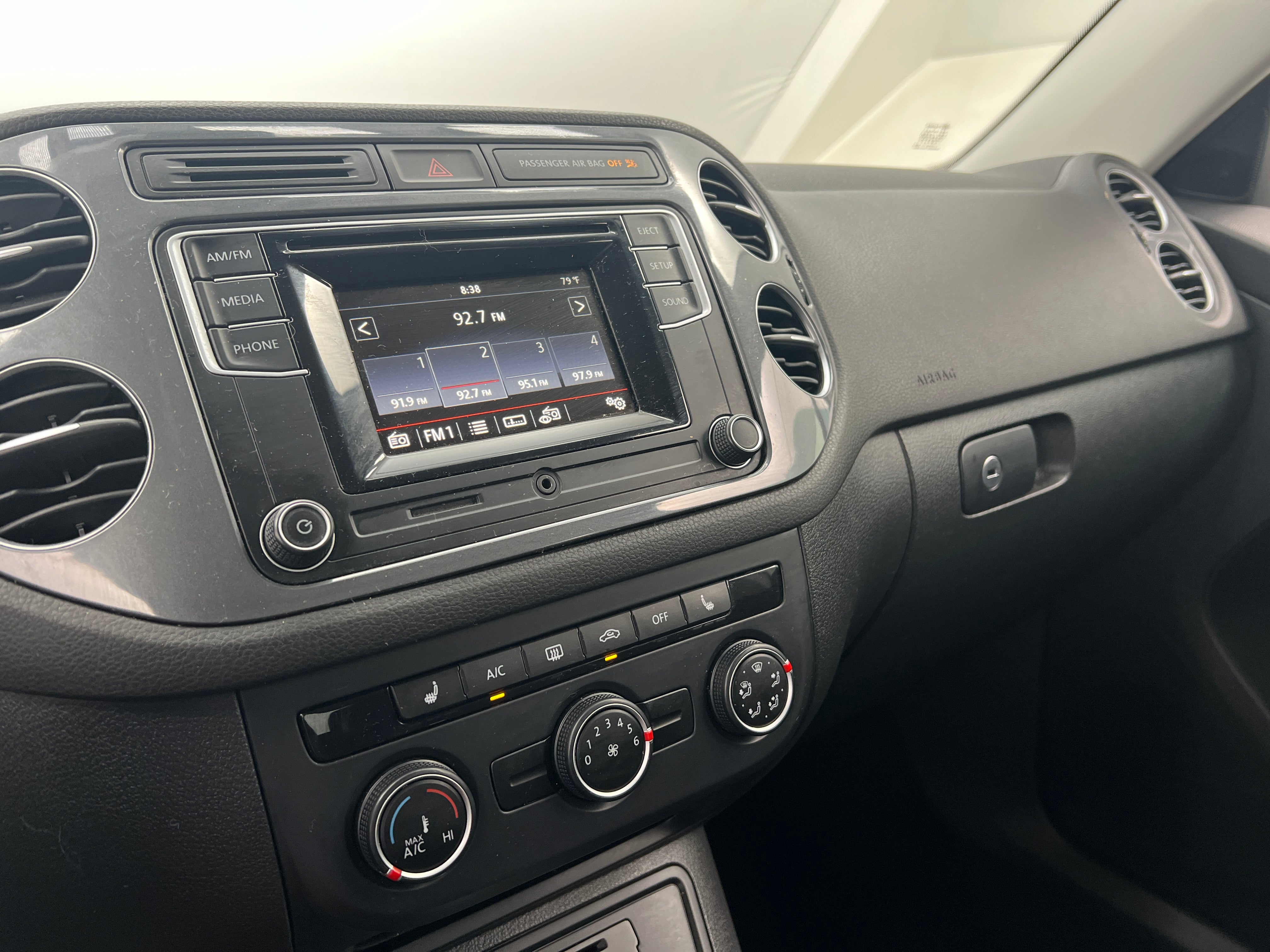 Thumbnail: 2016 Volkswagen Tiguan - 3