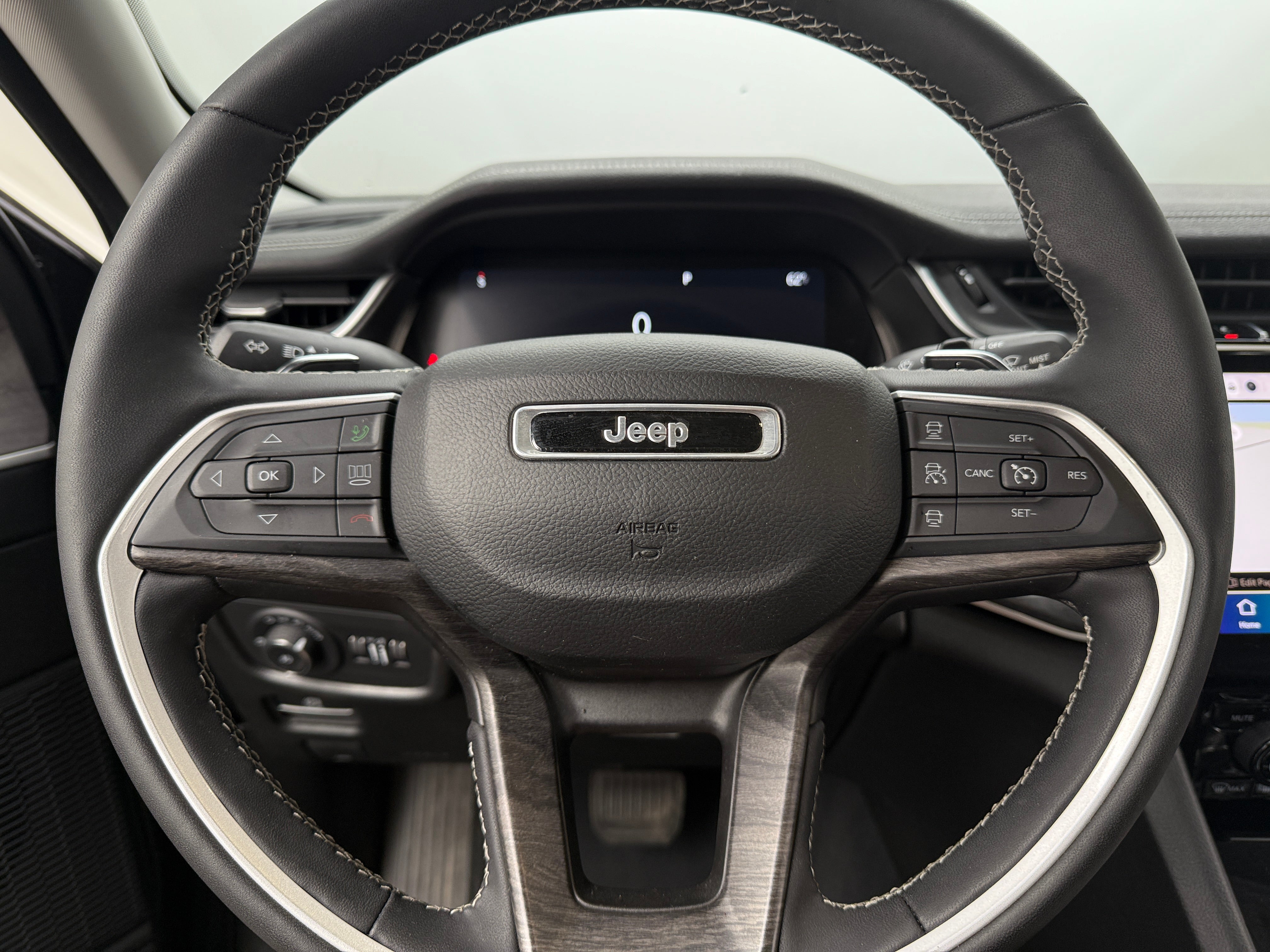 Thumbnail: 2023 Jeep Grand Cherokee - 4