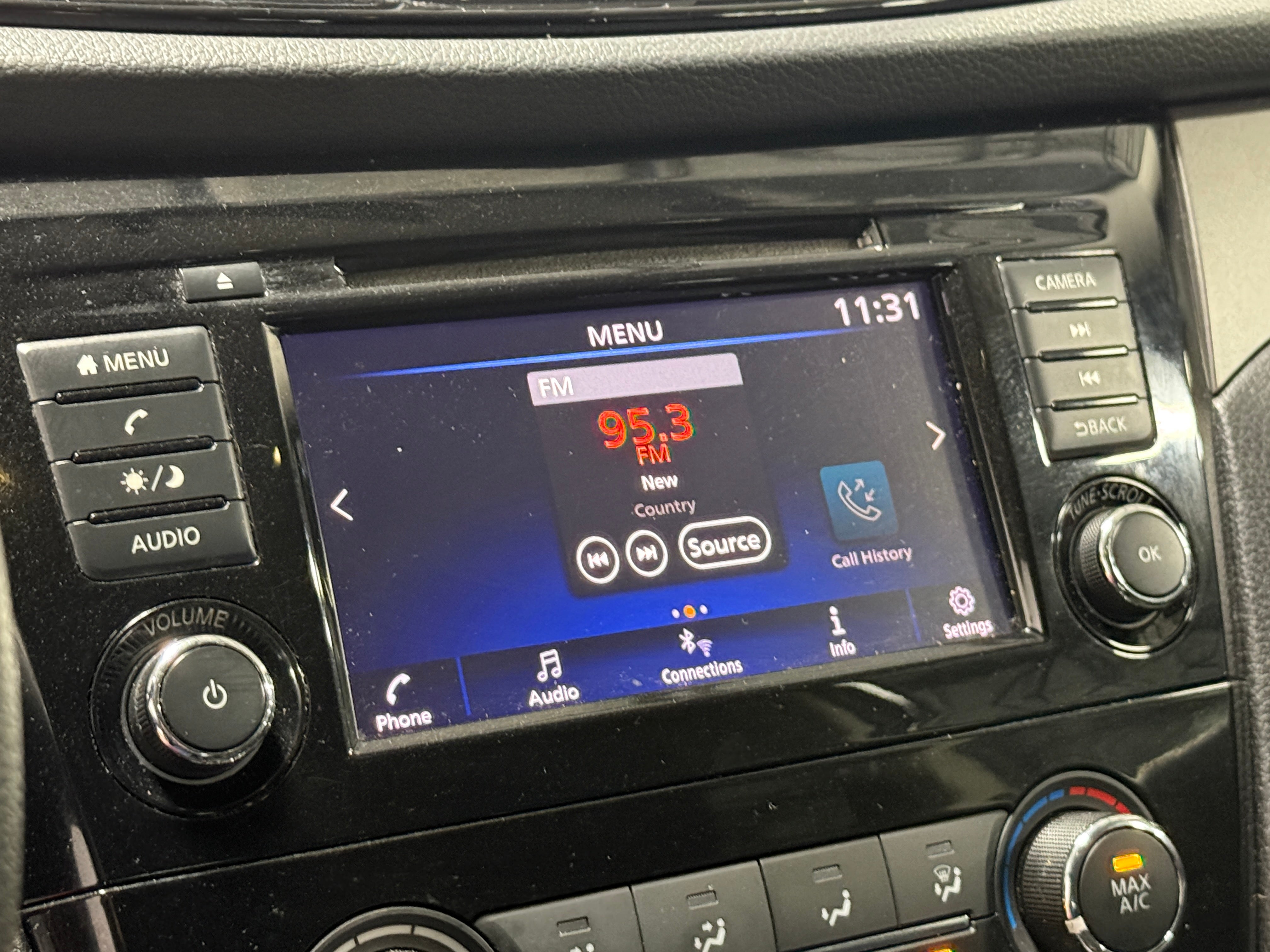 Thumbnail: 2019 Nissan Rogue Sport - 4
