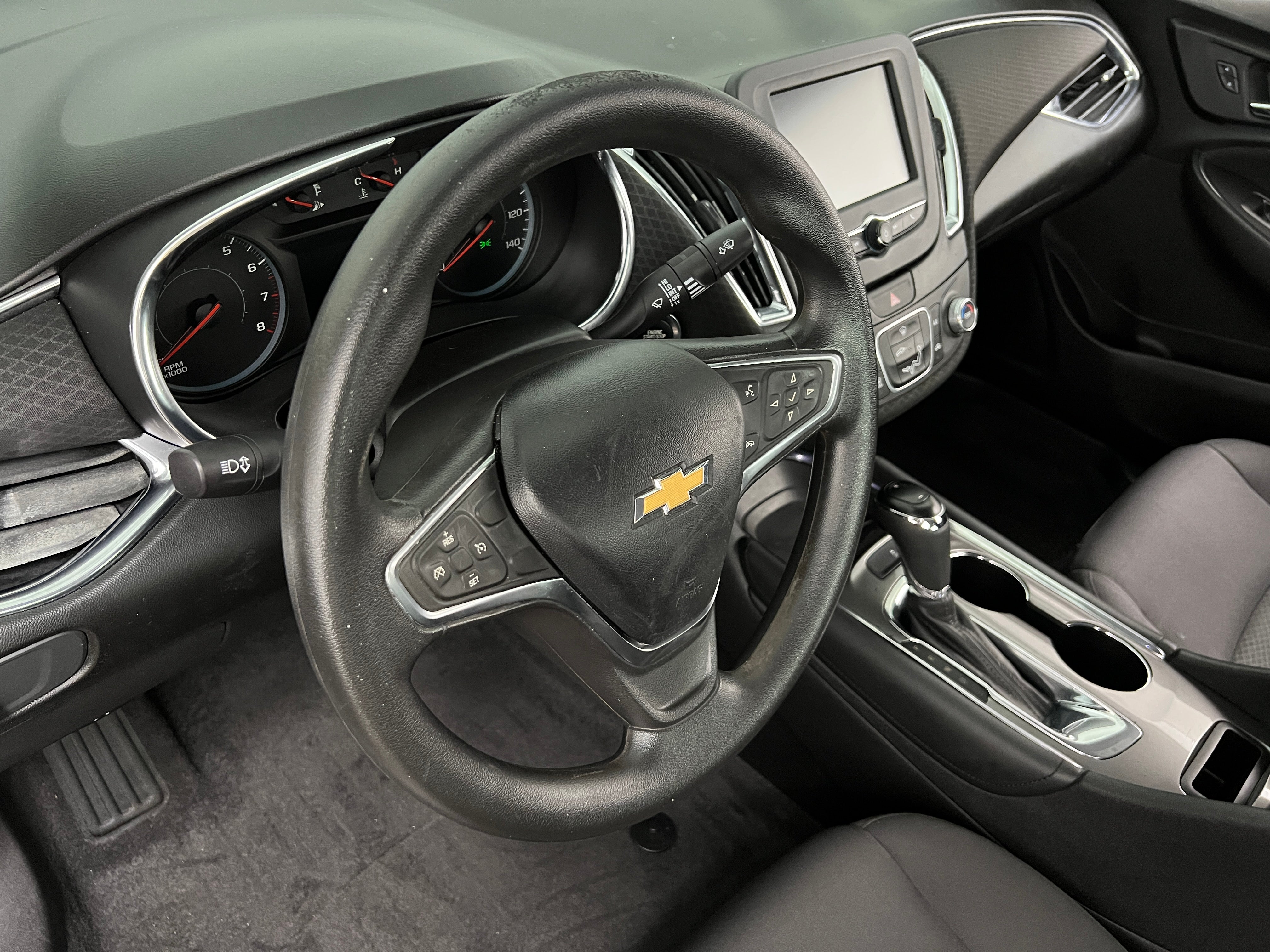 Thumbnail: 2017 Chevrolet Malibu - 5